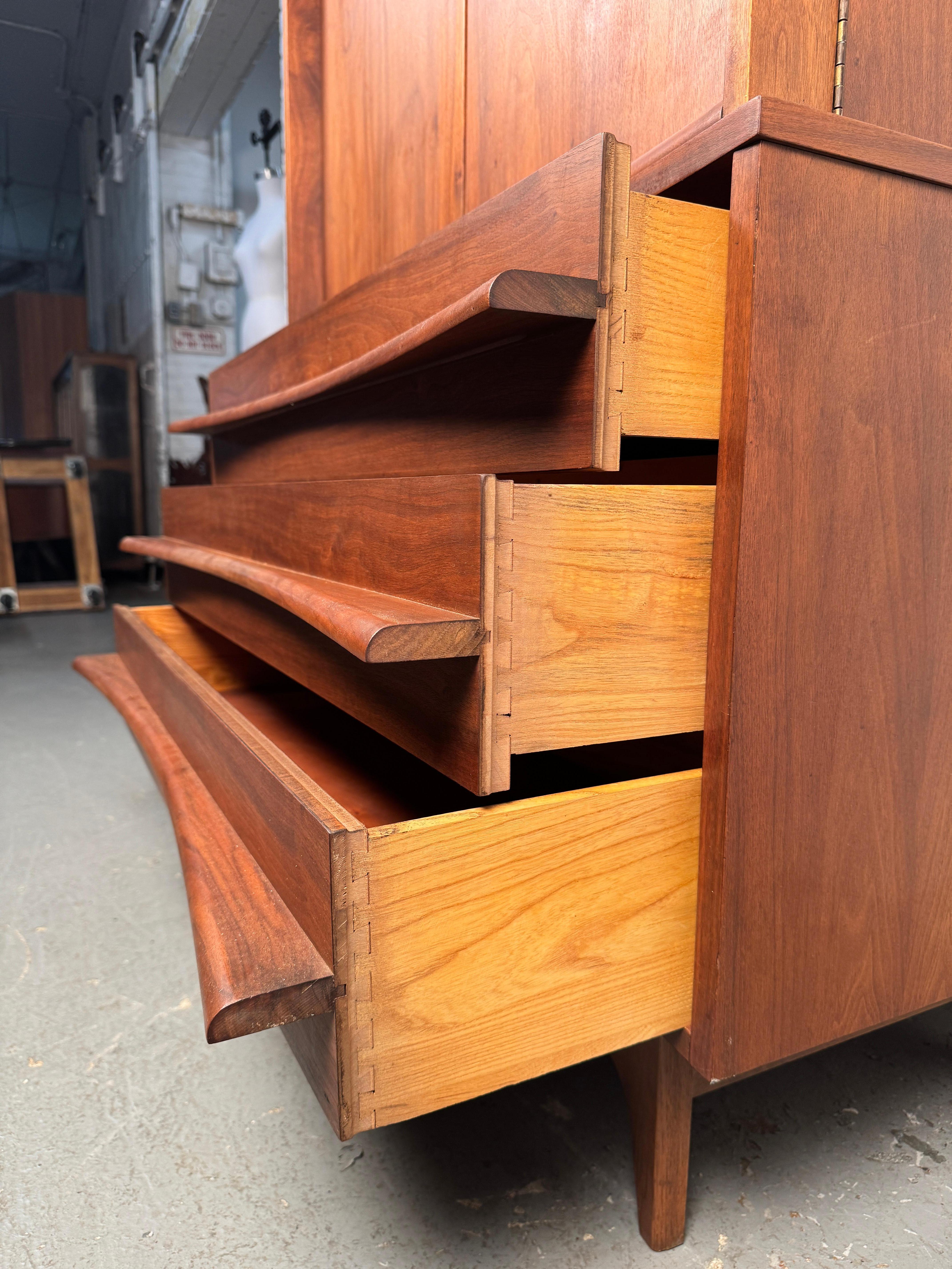 American Mid-Century Walnut Highboy by Young Manufacturing For Sale 8