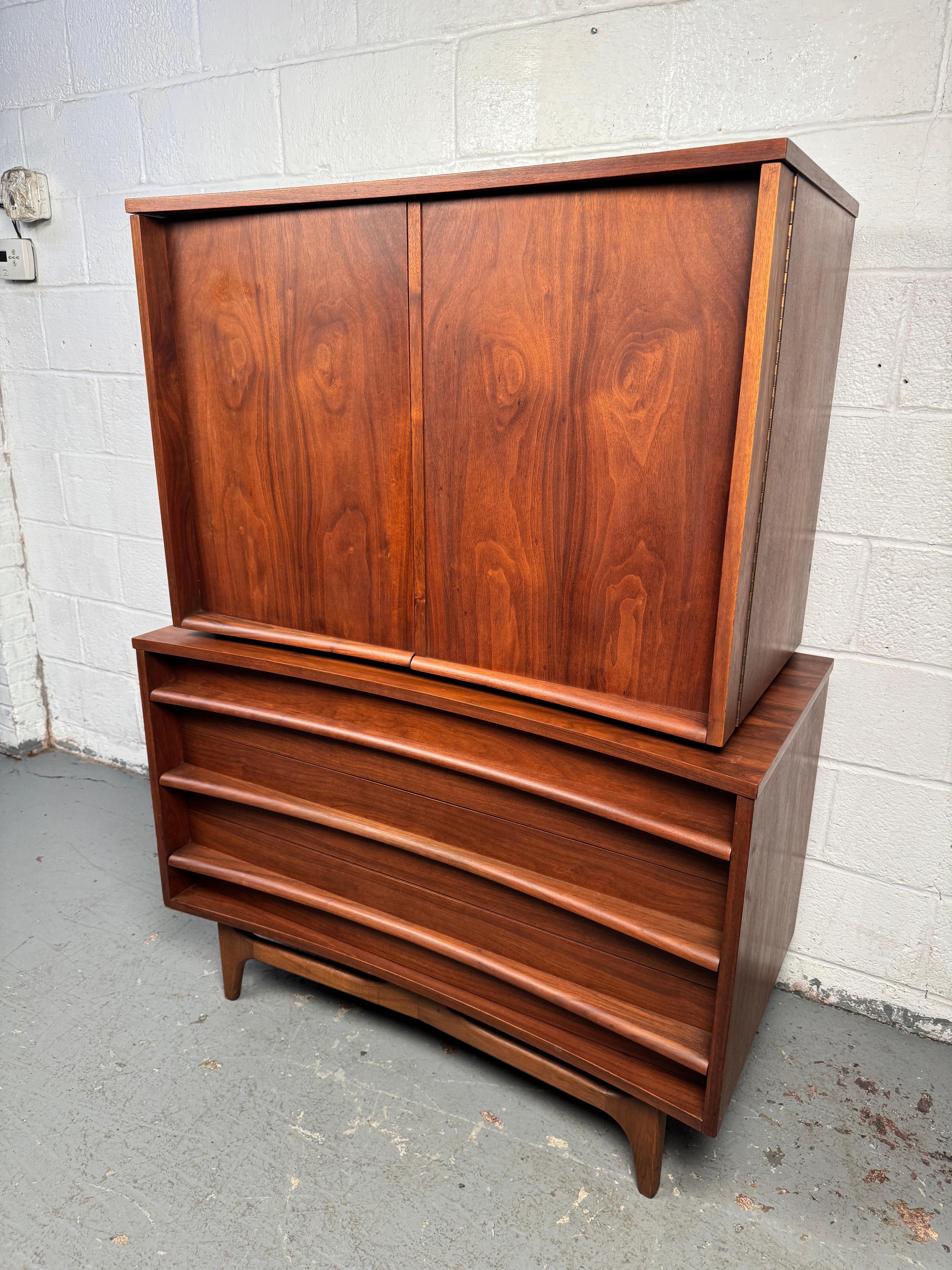 Mid-Century Modern American Mid-Century Walnut Highboy by Young Manufacturing For Sale
