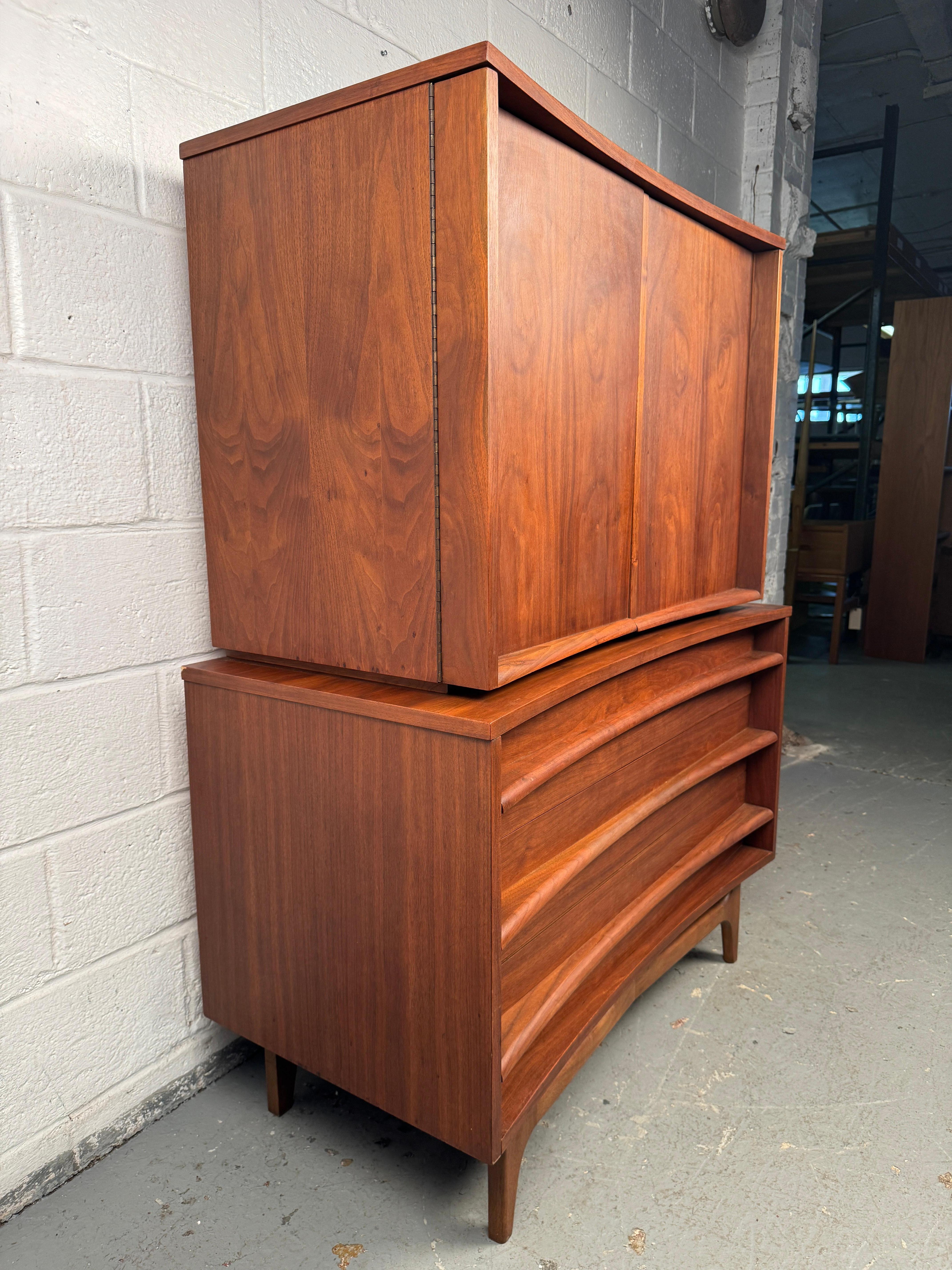 20th Century American Mid-Century Walnut Highboy by Young Manufacturing For Sale