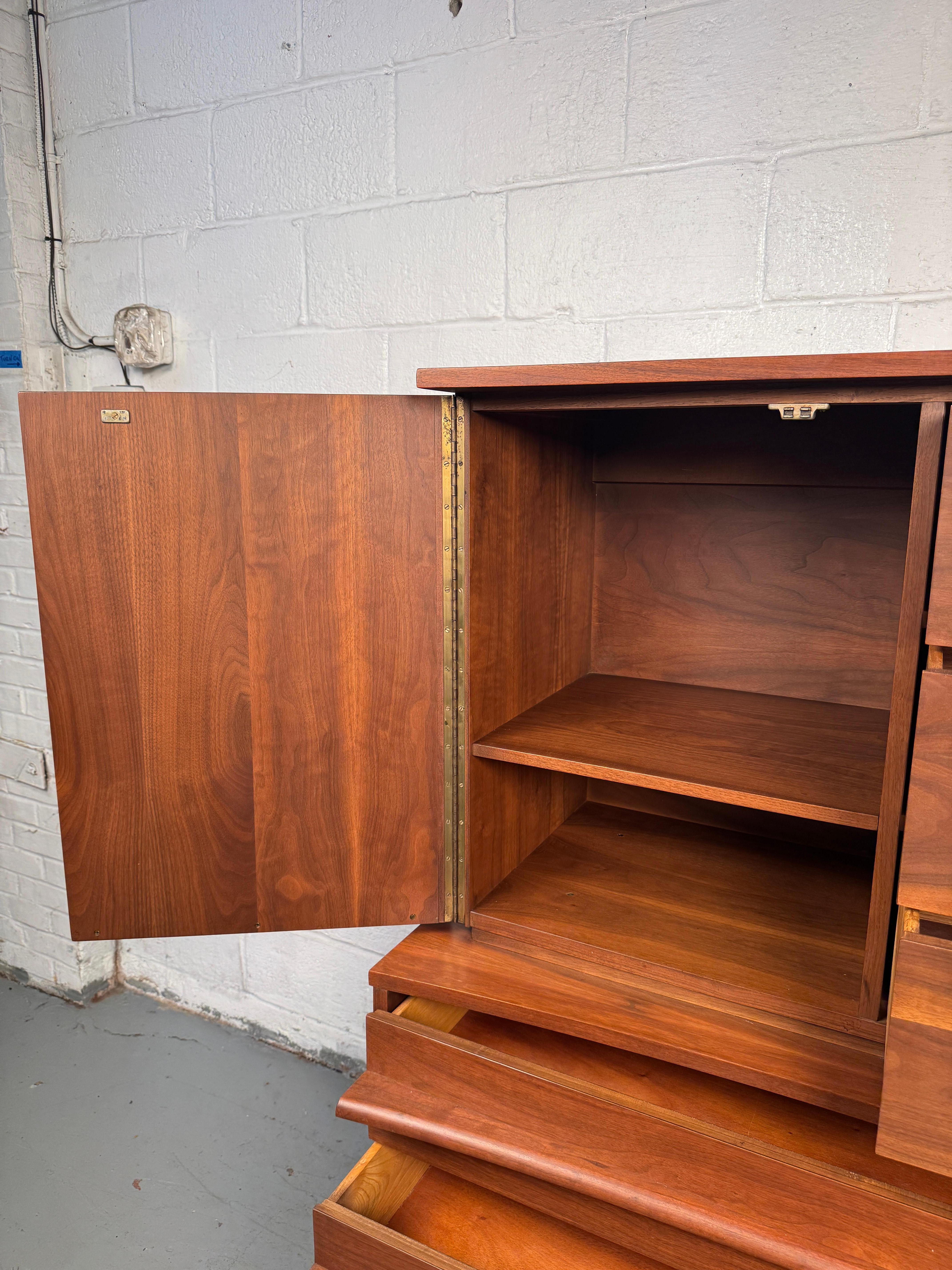American Mid-Century Walnut Highboy by Young Manufacturing For Sale 3