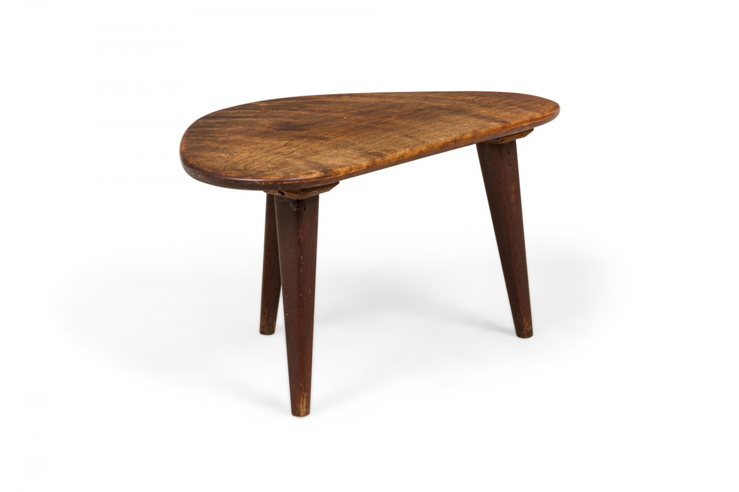 American Mid-Century Walnut Triangle Occasional Table In Good Condition For Sale In New York, NY