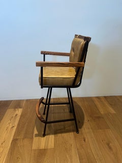 Taburetes de bar giratorios americanos de hierro forjado y roble de mediados de siglo de Cleo Baldon, 5 disponibles