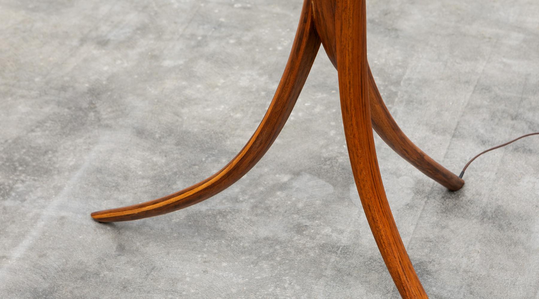 American Mid-Century Modern Pair of Floor Lamps in Walnut and Linen 9