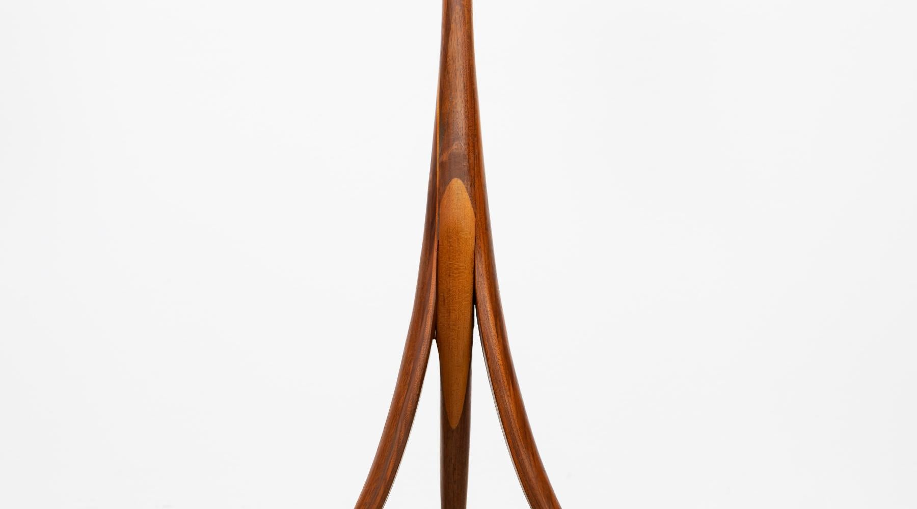 American Mid-Century Modern Pair of Floor Lamps in Walnut and Linen 12