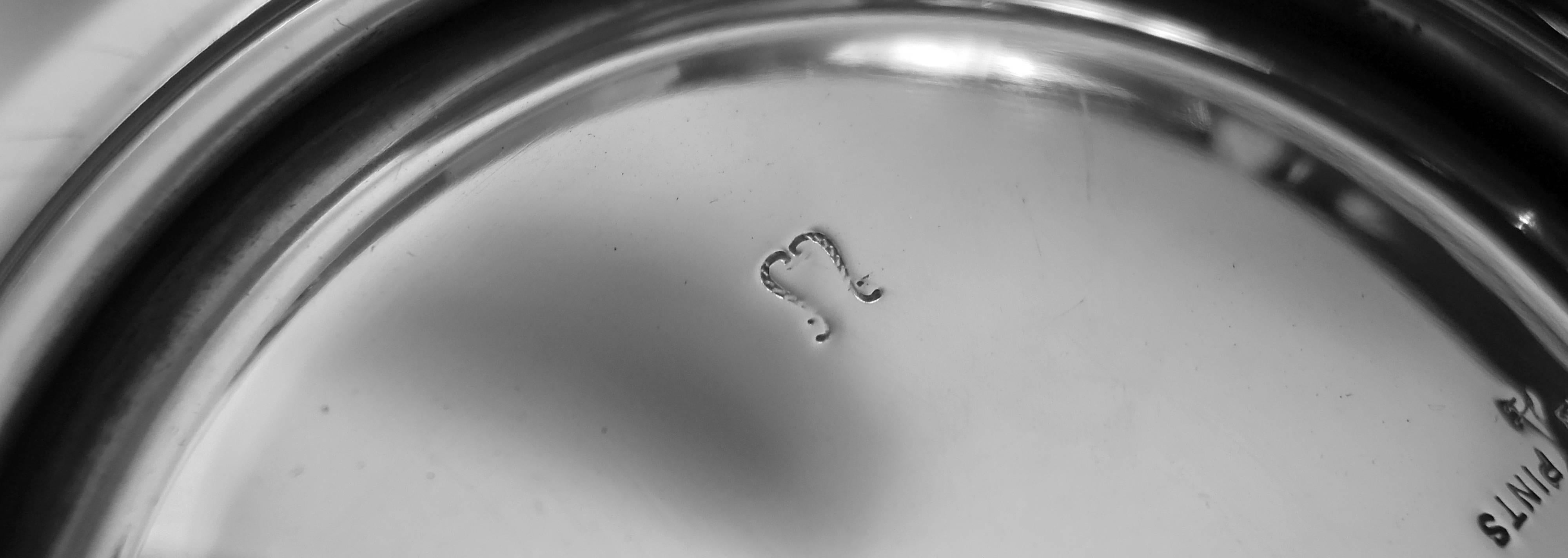 Brocca d'acqua americana in argento massiccio della metà del secolo scorso in vendita 4