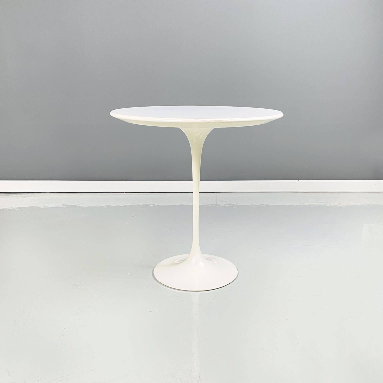 American Mid-Century Modern white laminate wood and metal Coffee table mod. Tulip by Knoll, 1960s
Coffee table mod. Tulip with white laminate round top. Base in white painted metal. 
Produced by Knoll 1960s and designed by Eero Saarinen in