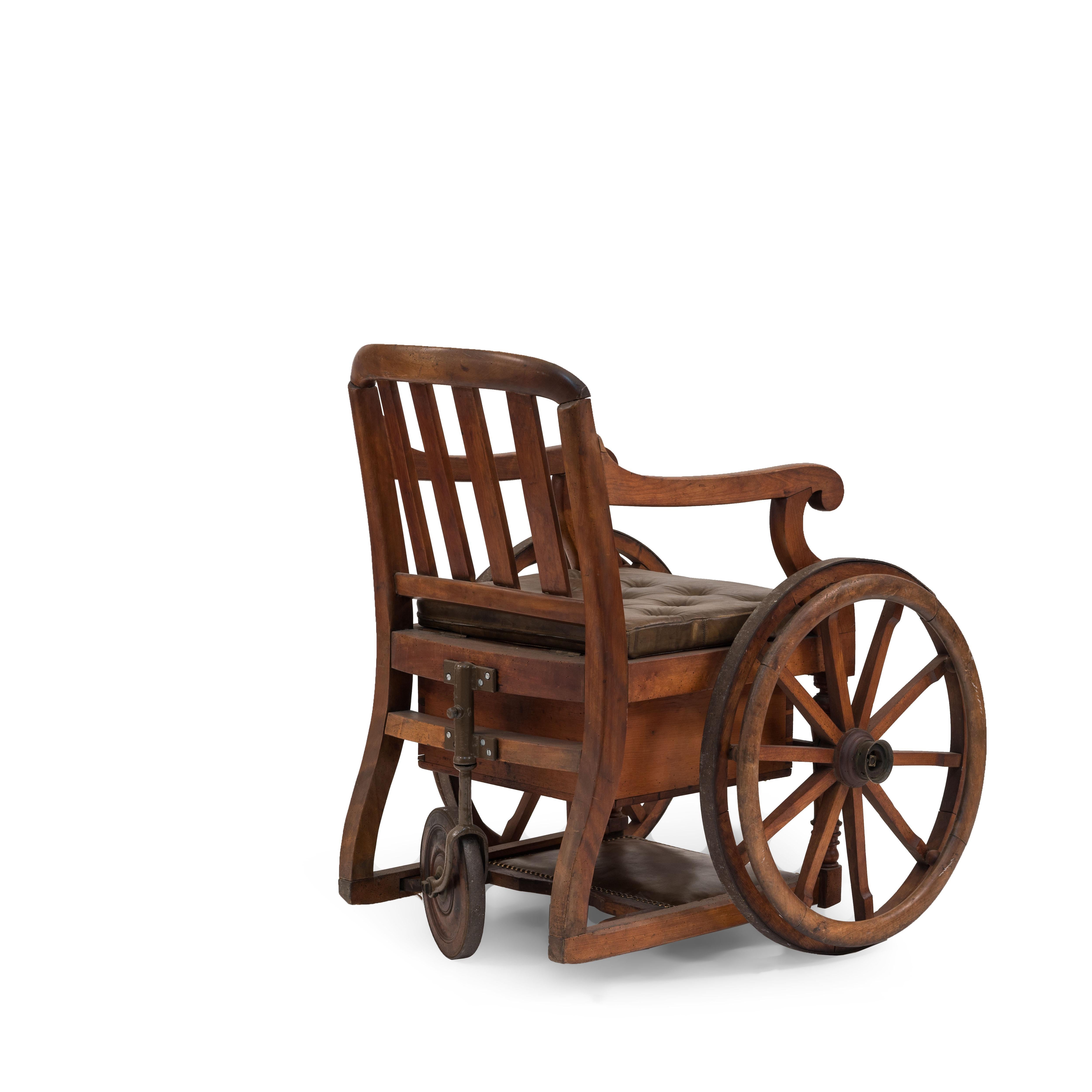 American Mission Oak Wheel Chair In Good Condition For Sale In New York, NY