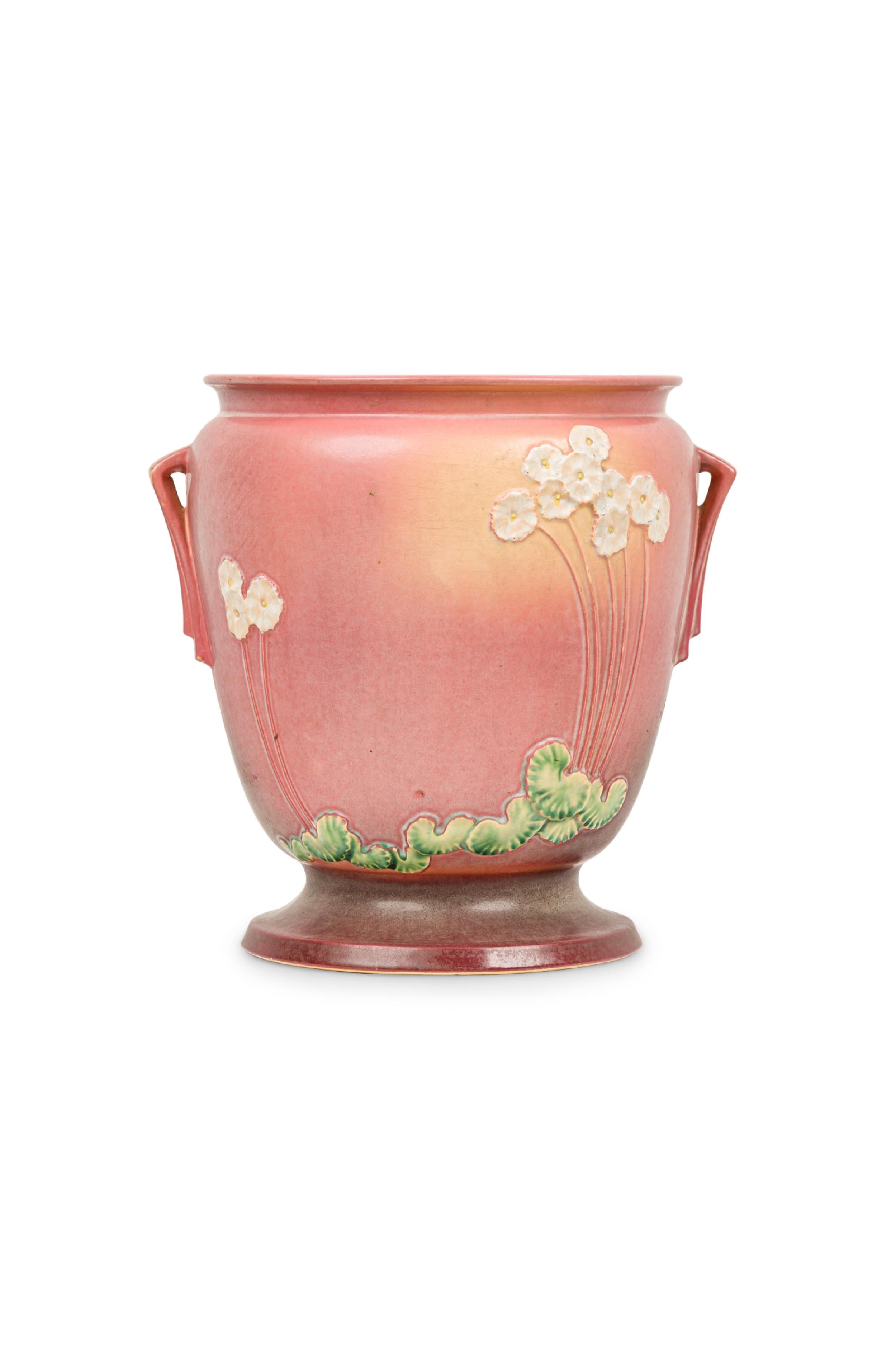 Giardiniera in porcellana Roseville di American Mission con disegno floreale rosa e bianco.