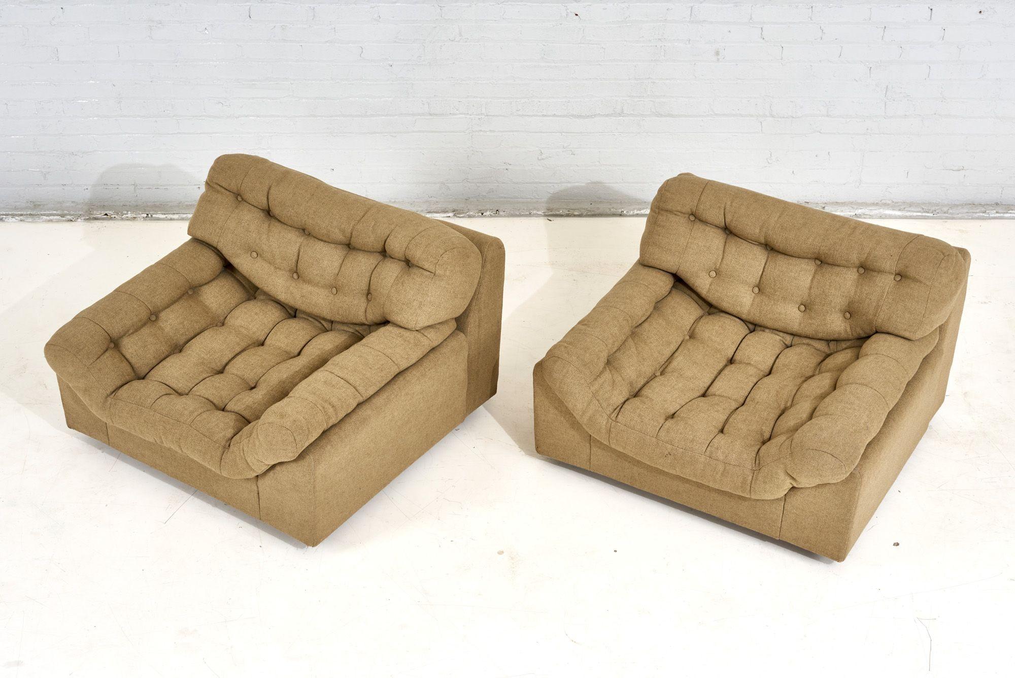 American Modern Biscuit Tufted Lounge Chairs with Walnut Plinth Base, 1960 In Good Condition In Chicago, IL