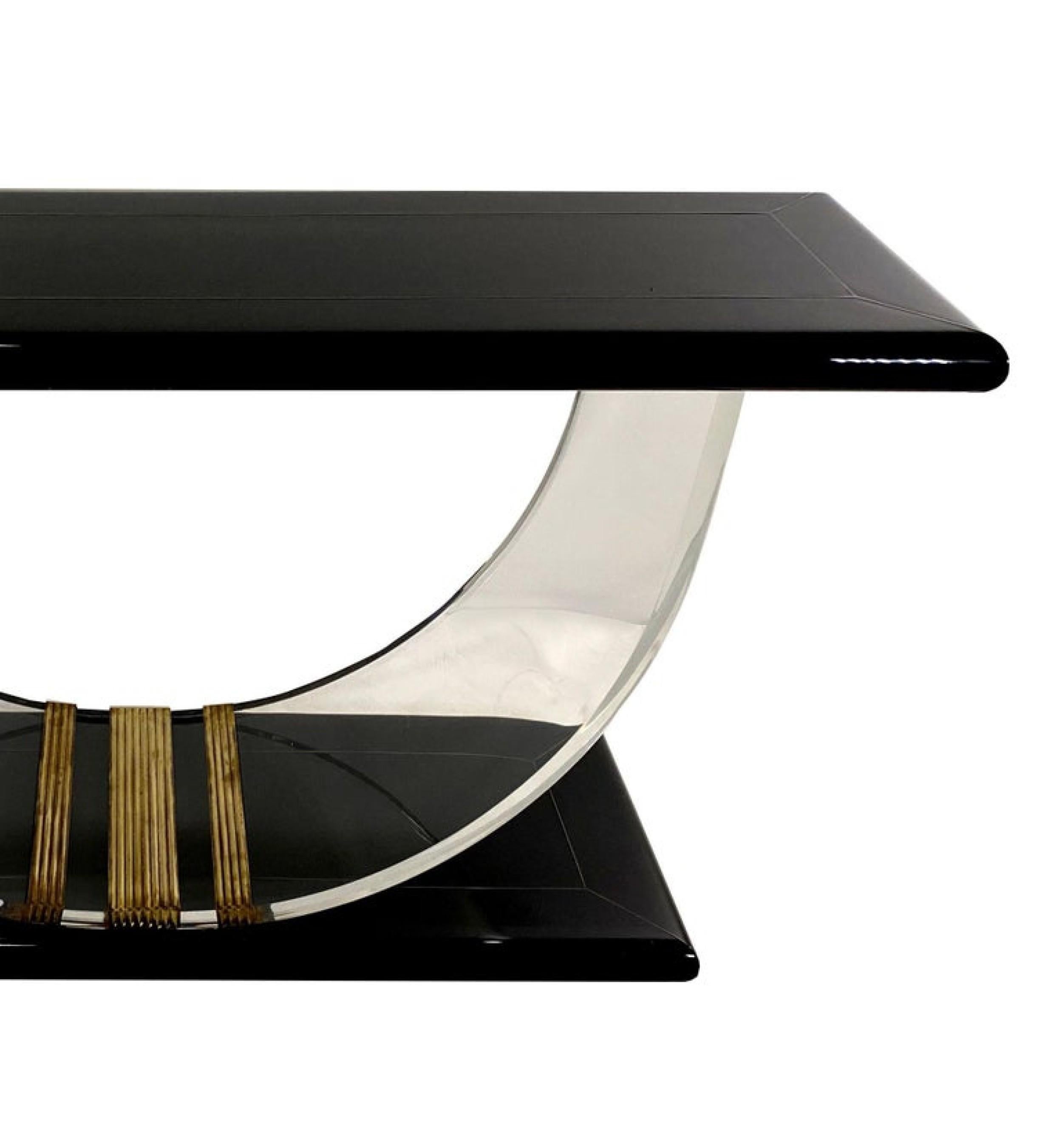 Americano Console moderna americana in lacca nera, lucite e bande d'ottone, collezione Rudolph in vendita
