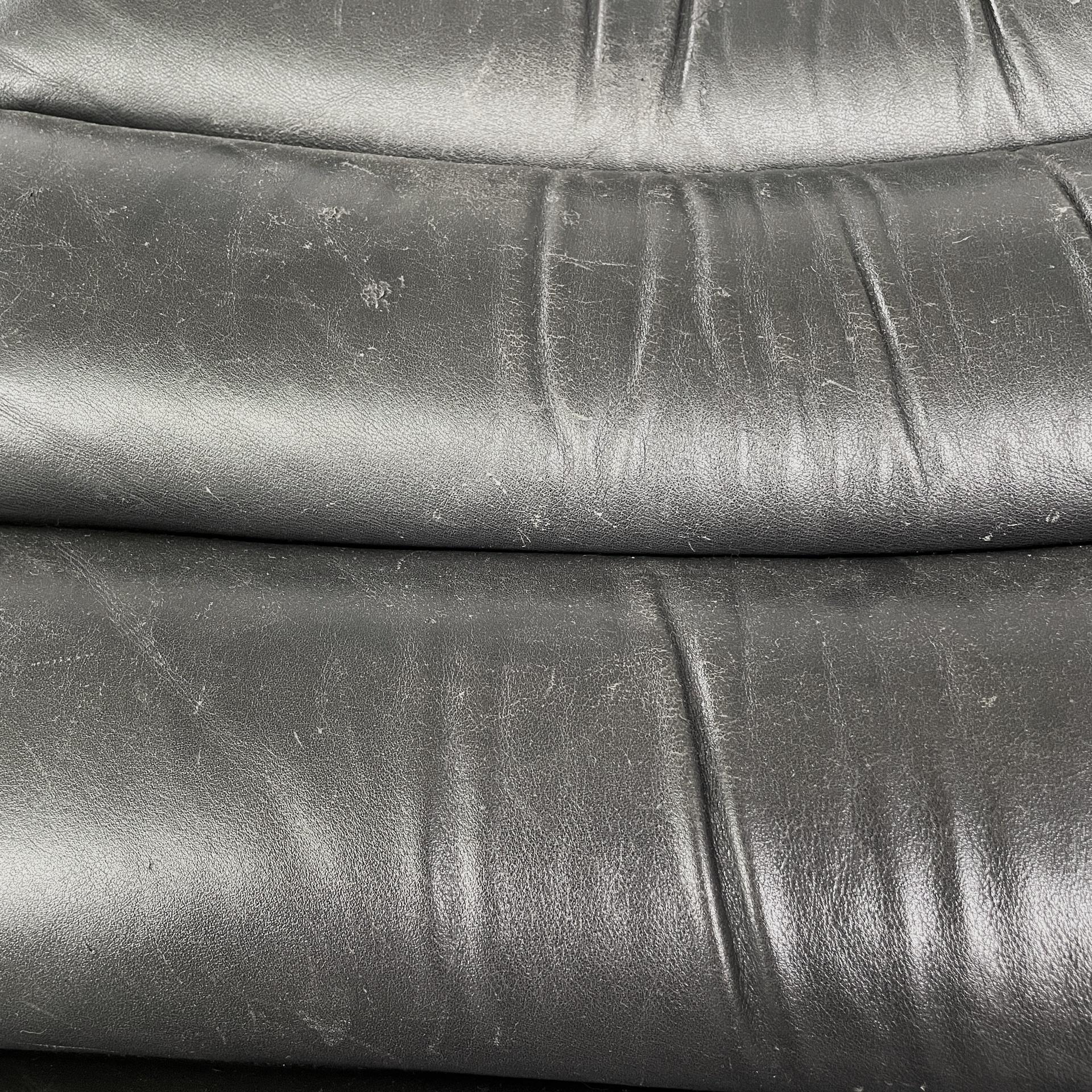 Chaise longue moderna americana de cuero negro de Mies Van Der Rohe para Knoll años 70 en venta 6