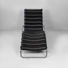 American modern black leather chaise longue by Mies Van Der Rohe for Knoll 1970s