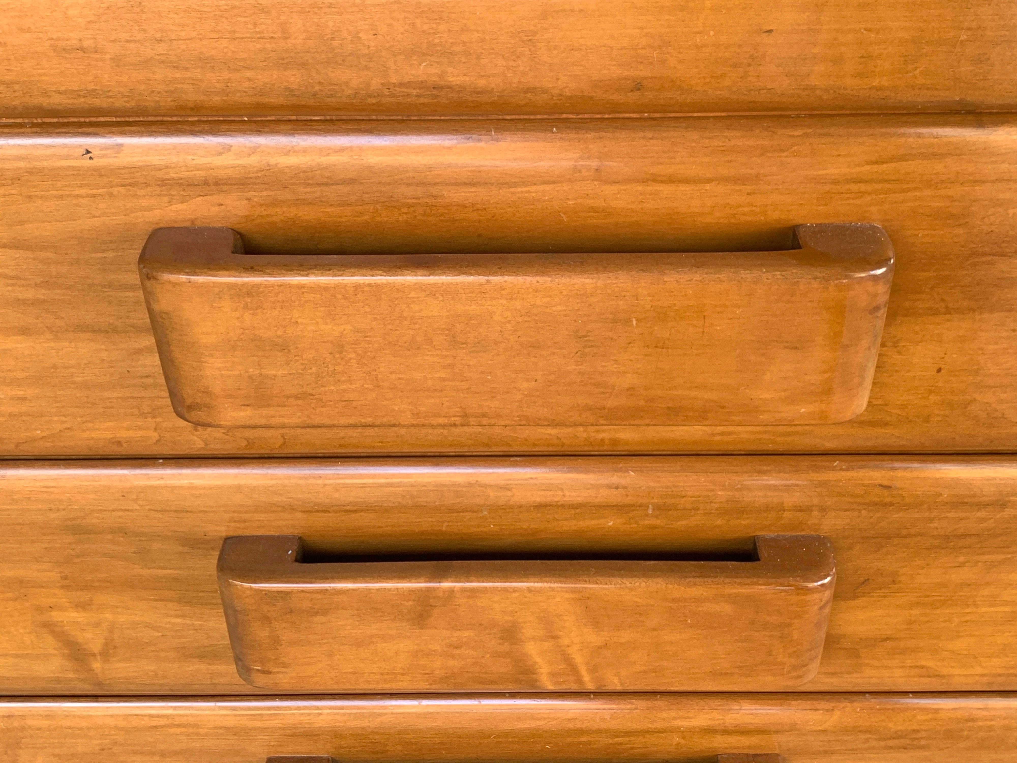 American Modern Blonde Chest Of Drawers In Good Condition For Sale In Atlanta, GA