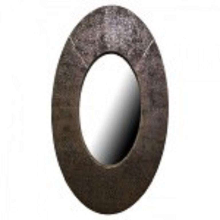 Mid-Century moderno Specchio ovale American Modern in pelle marrone e argento metallizzato in vendita