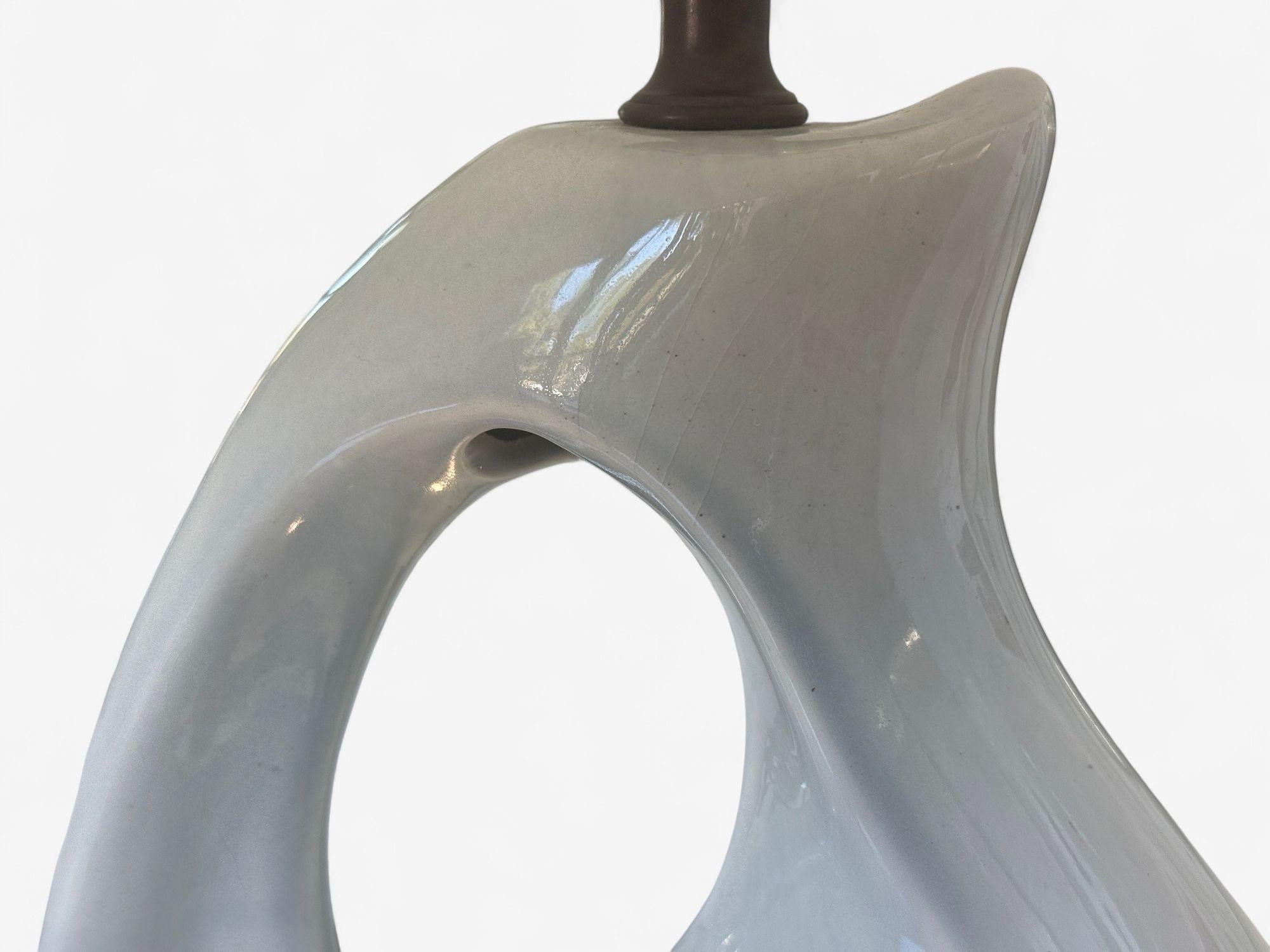 Ceramica Lampada da tavolo biomorfa moderna americana, ceramica, USA, anni '60 in vendita