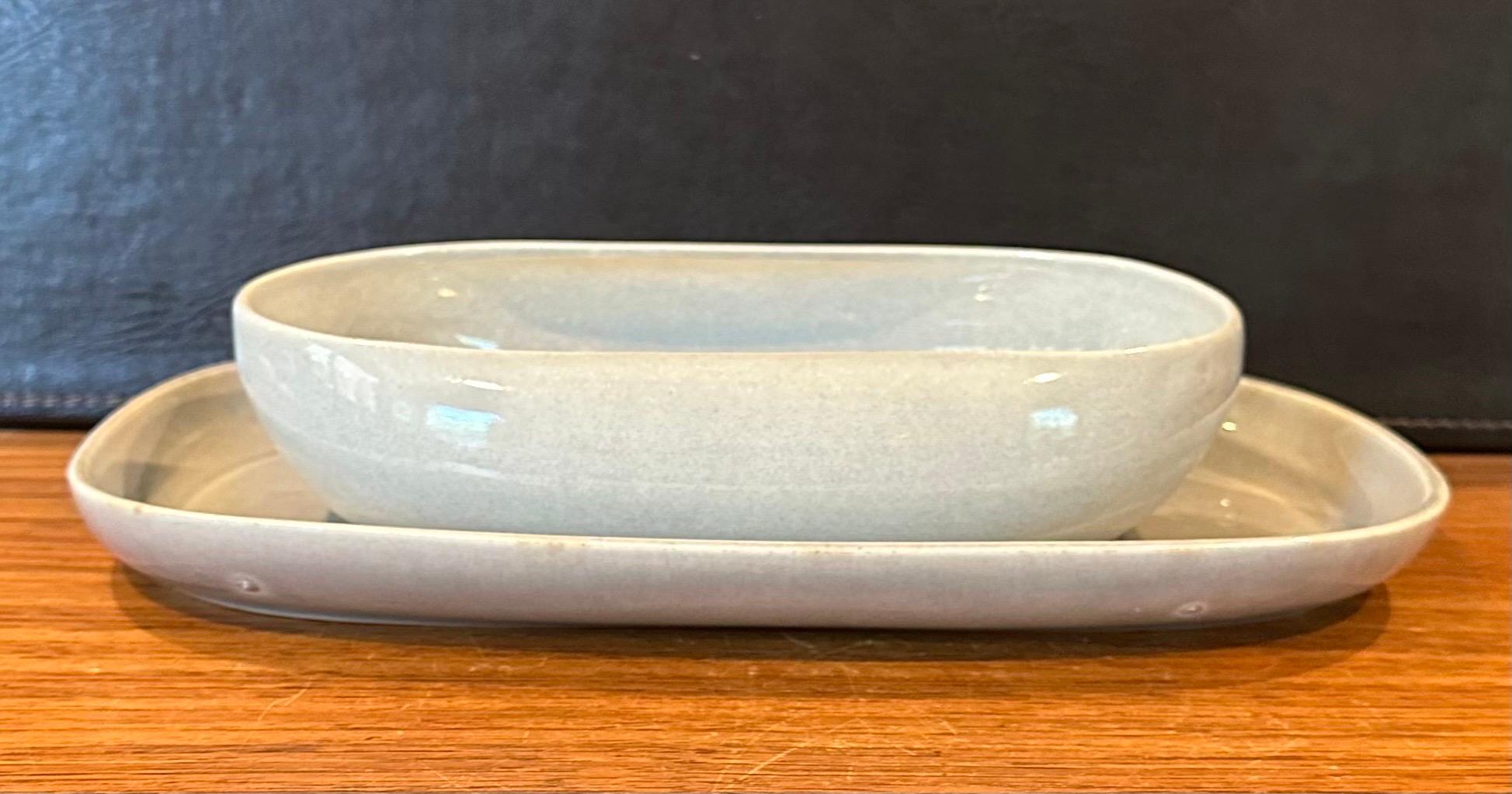 Mid-20th Century American Modern Ceramic Bowl and Tray by Russel Wright for Steubenville Pottery For Sale