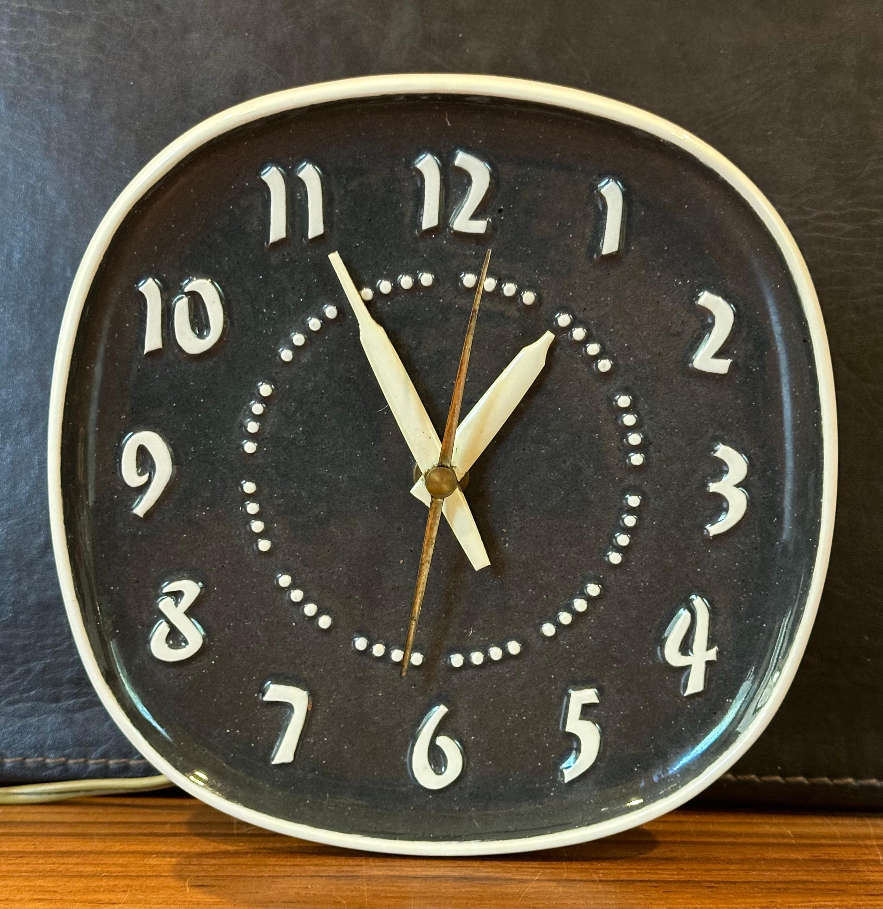 Mid-20th Century American Modern Ceramic Wall Clock by Russel Wright for General Electric