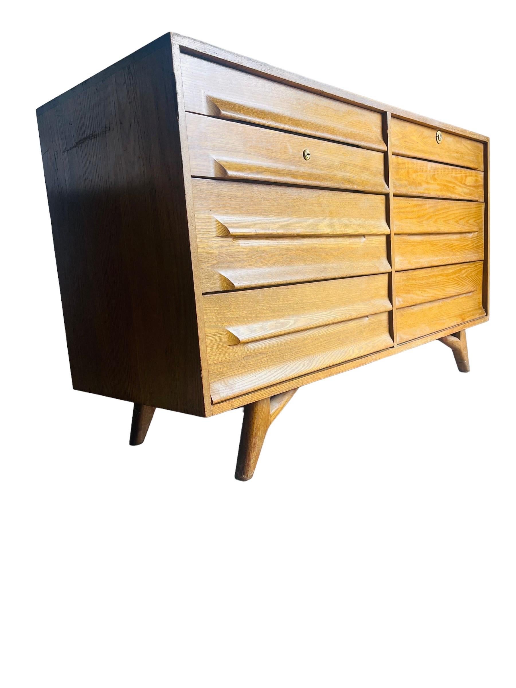 American Modern Cerused Oak Eight Drawer Dresser, Circa 1950s For Sale 4