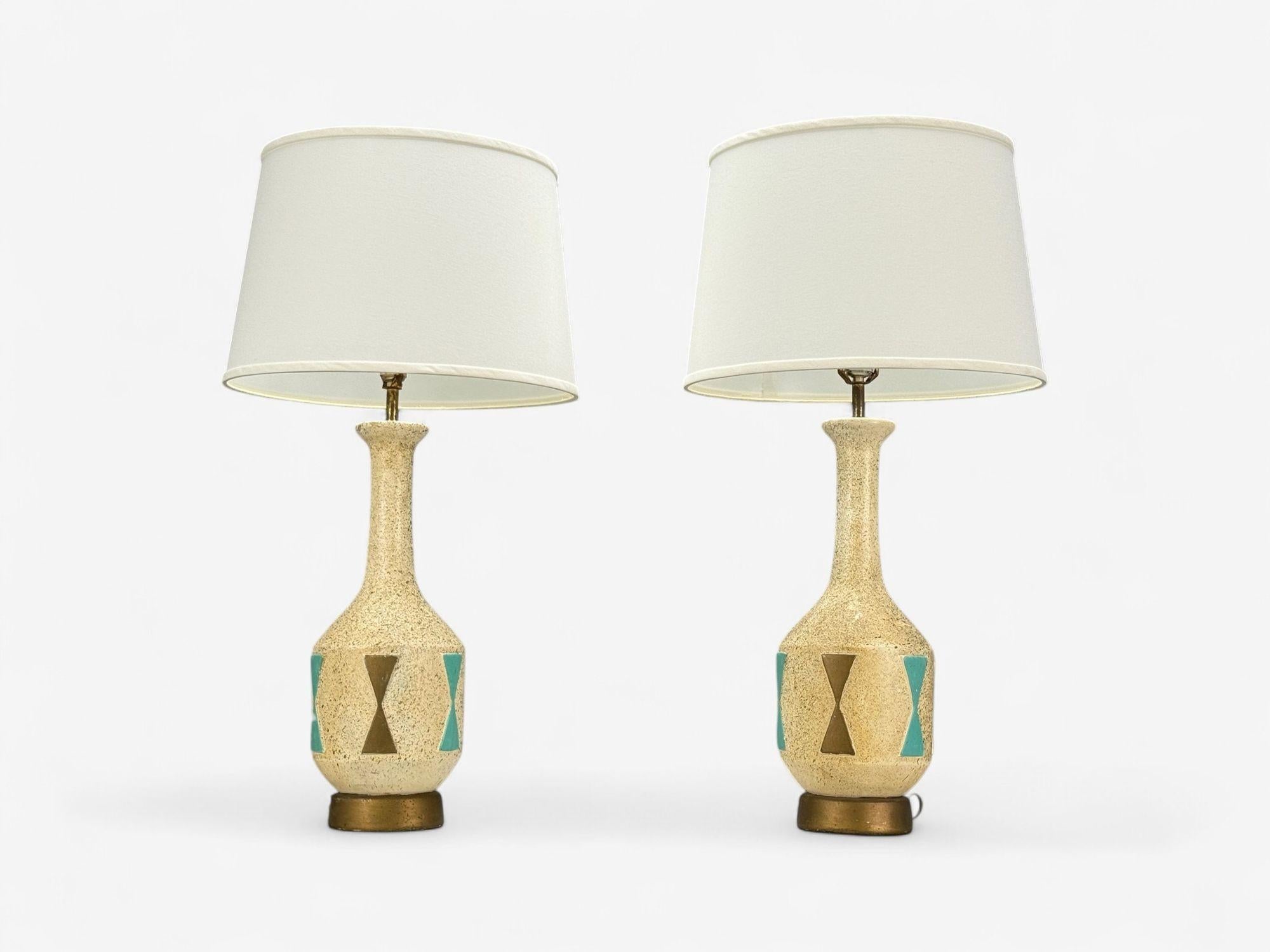 Mid-Century Modern Moderne américain, Chalkware, métal, lampes de table, États-Unis, années 1950 en vente