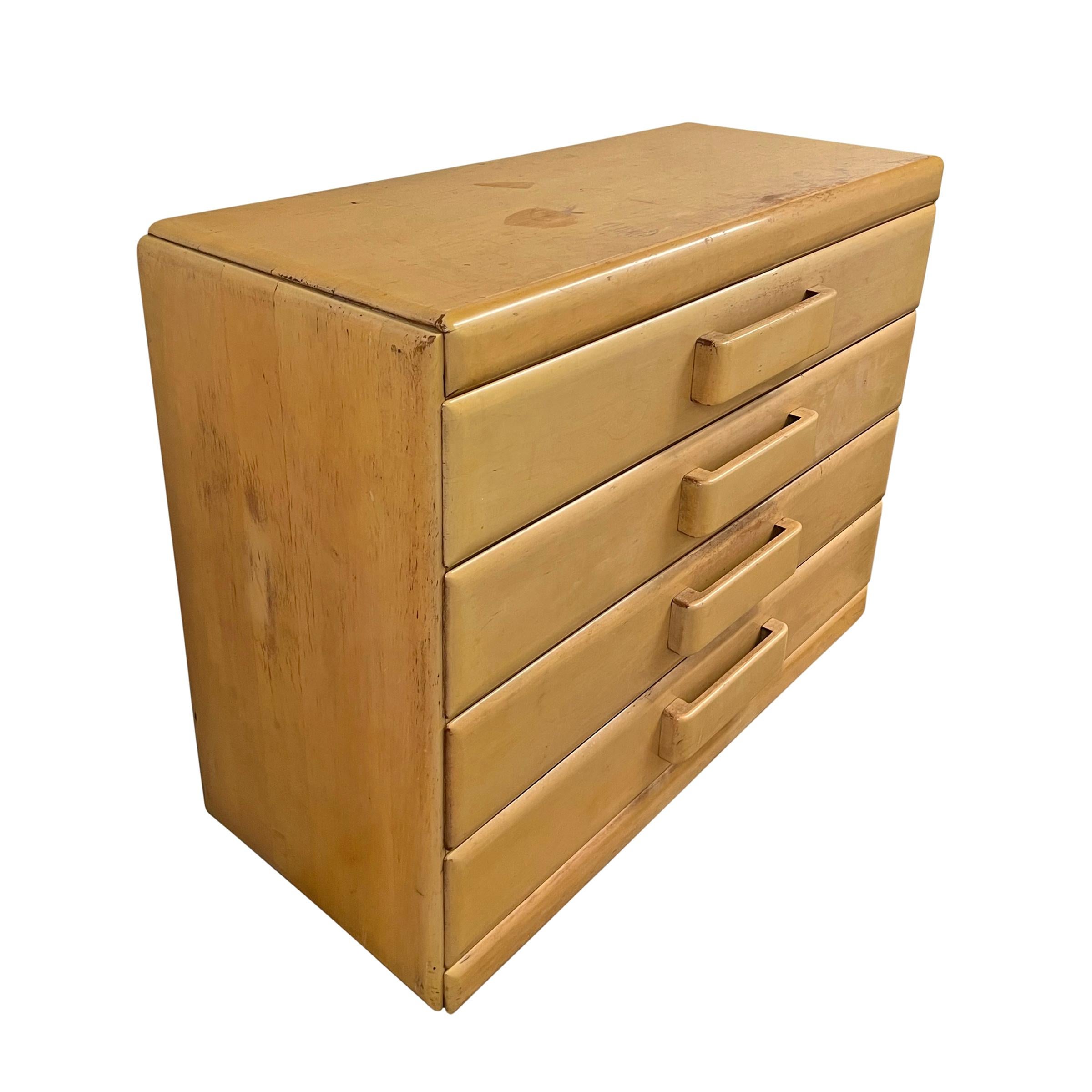 American Modern Chest of Drawer In Good Condition For Sale In Chicago, IL