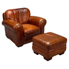 Fauteuil club et pouf en cuir vieilli, American Modern, États-Unis, années 1990
