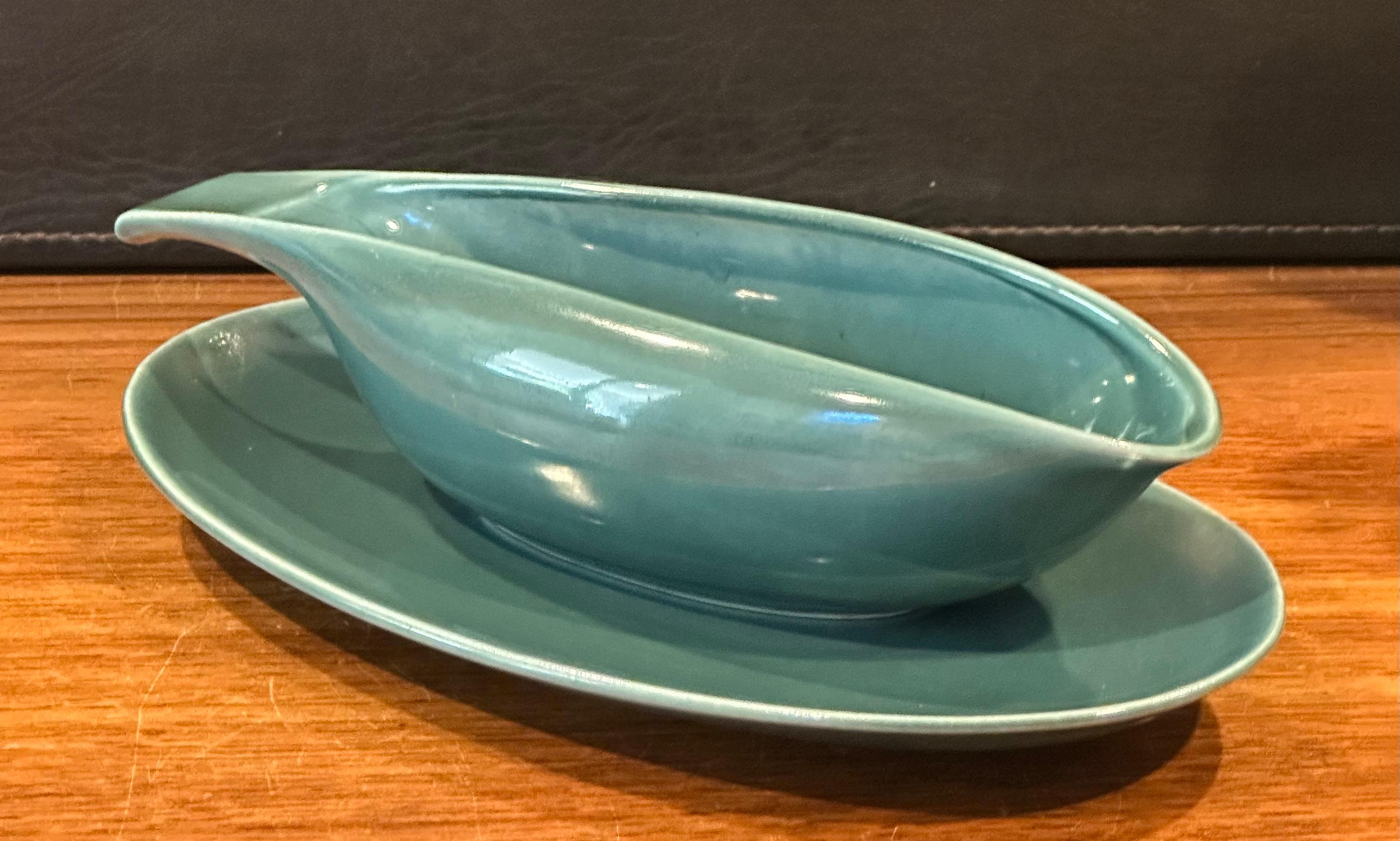 Ceramic American Modern Gravy Boat in Sea Foam Green by Russel Wright Stubenville For Sale