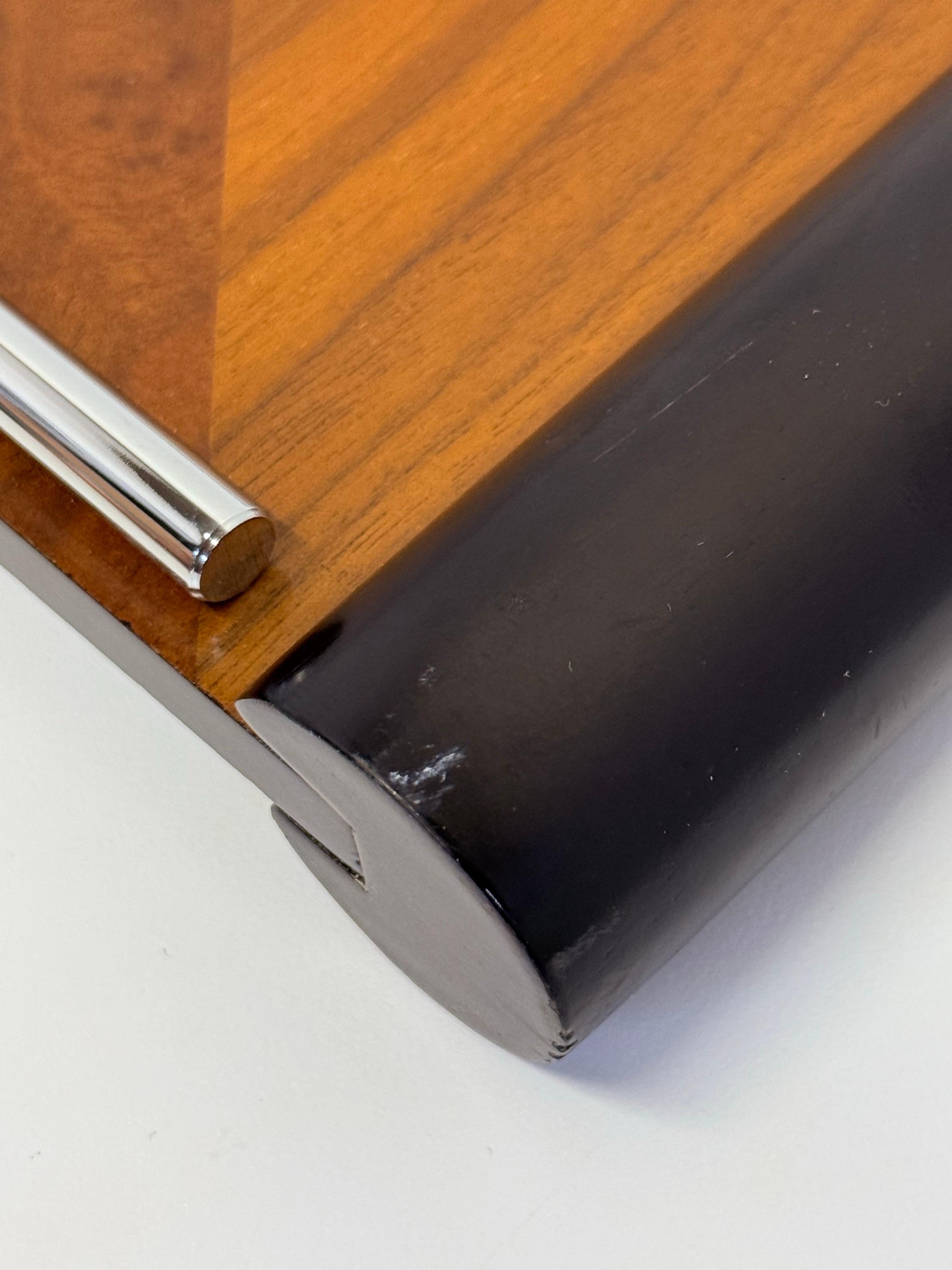 Vassoio da portata moderno americano in legno intarsiato lavorato a mano, anni '80 in vendita 4