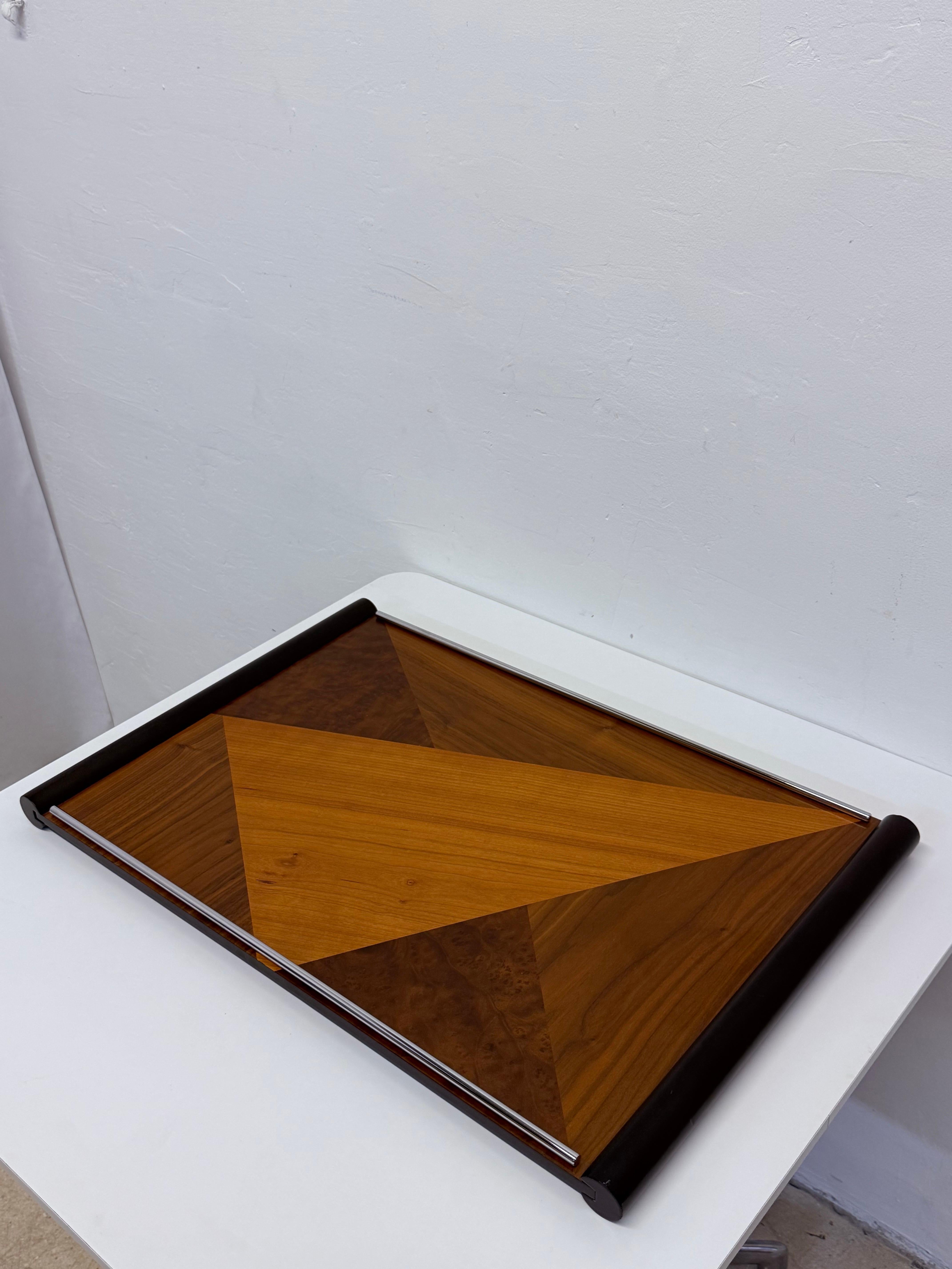 XX secolo Vassoio da portata moderno americano in legno intarsiato lavorato a mano, anni '80 in vendita