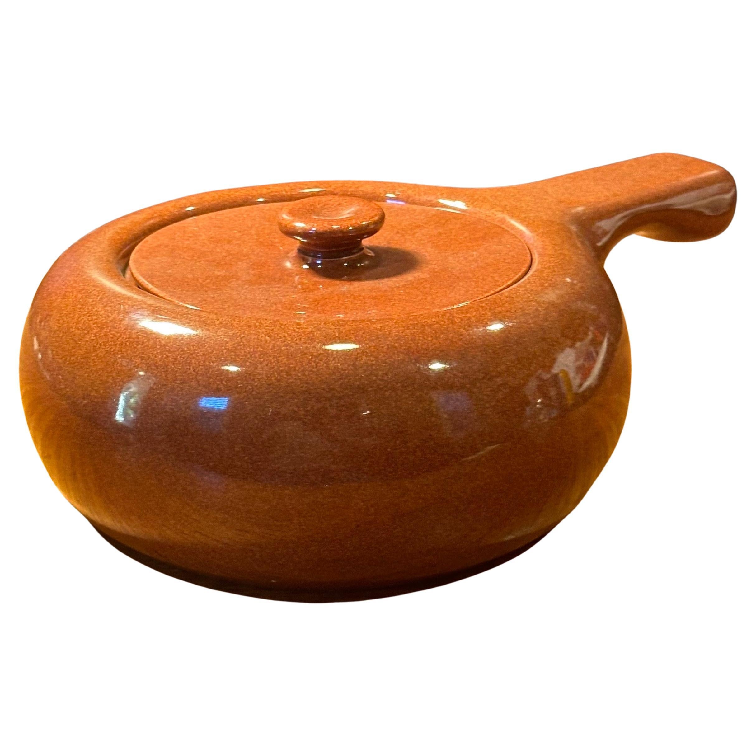 Cacerola con asa American Modern en albaricoque maduro by Russel Wright Stubenville Estadounidense en venta