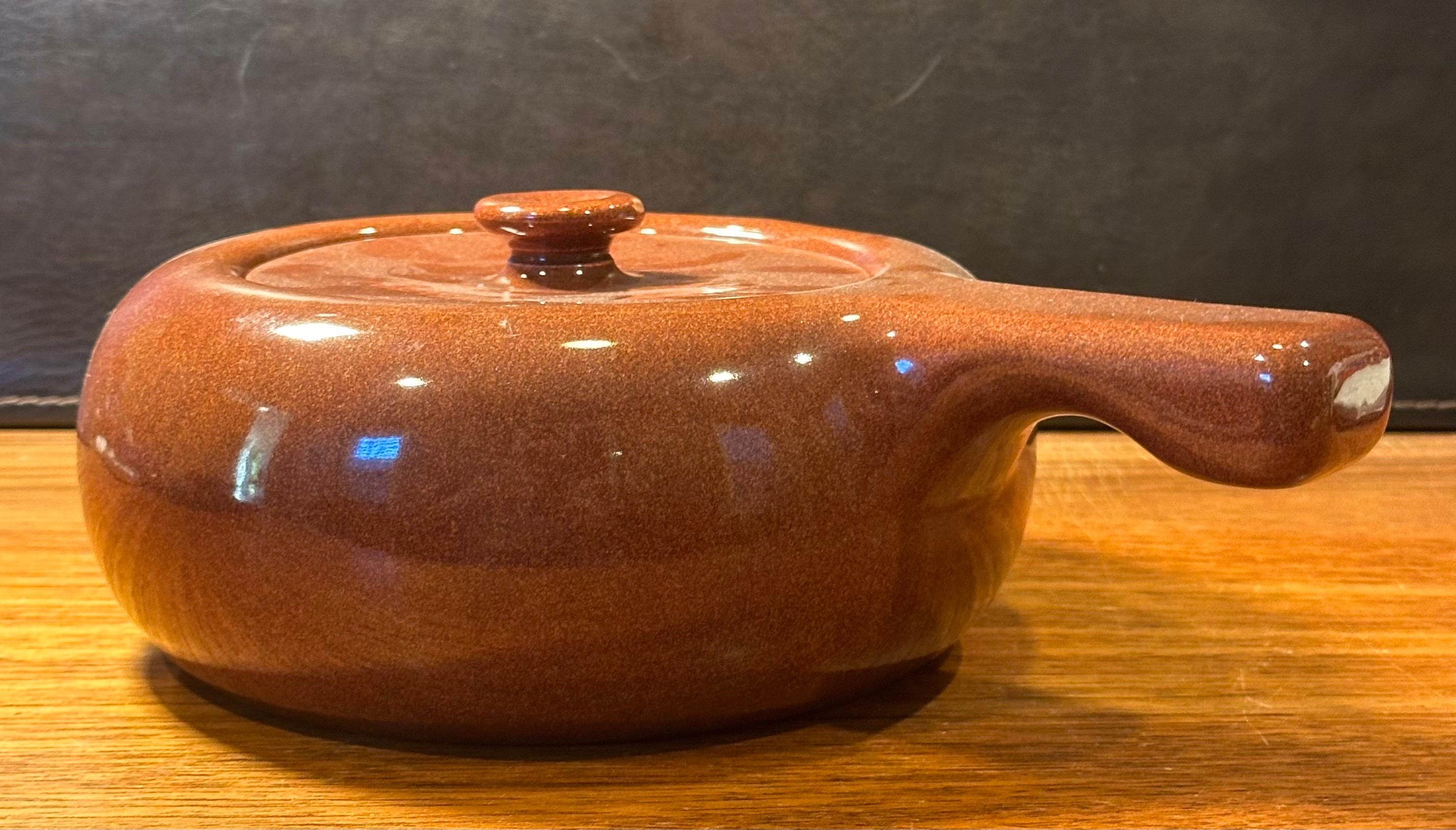 Cacerola con asa American Modern en albaricoque maduro by Russel Wright Stubenville siglo XX en venta