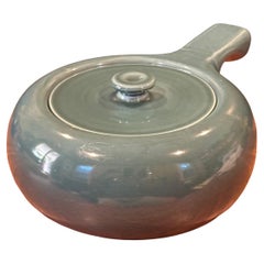 Casserole à poignées American Modern en Greene & Greene par Russel Wright Stubenville