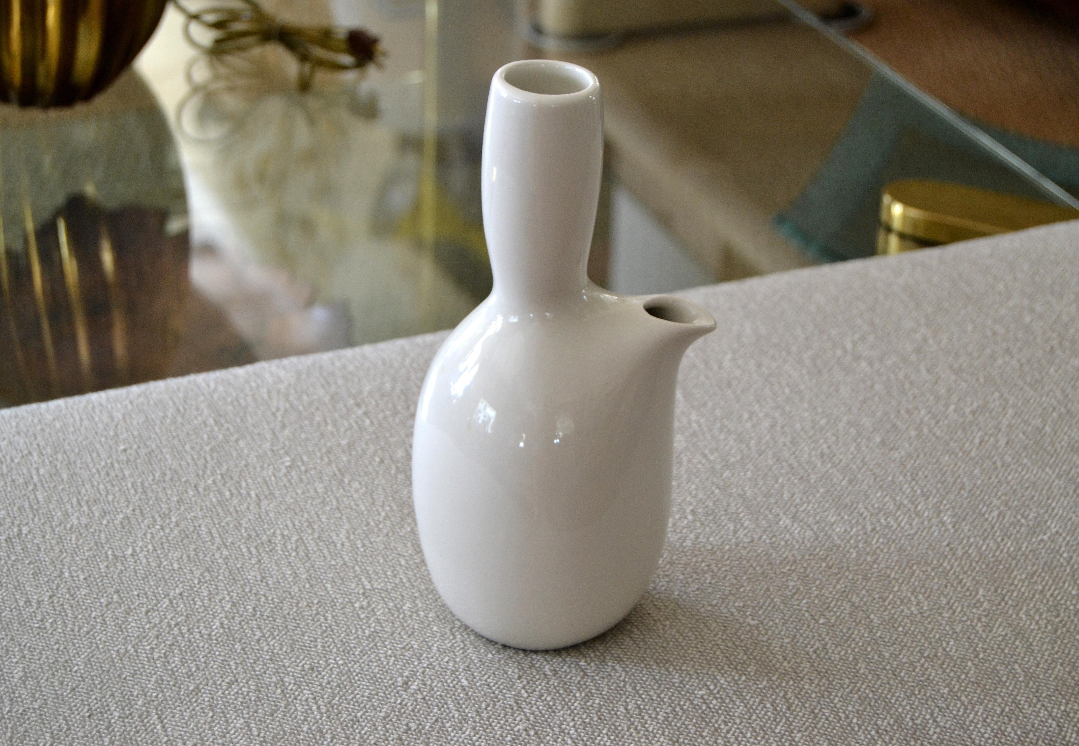 American Modern Iroquois White Porcelain Carafe Russel Wright for Bauer Pottery 5