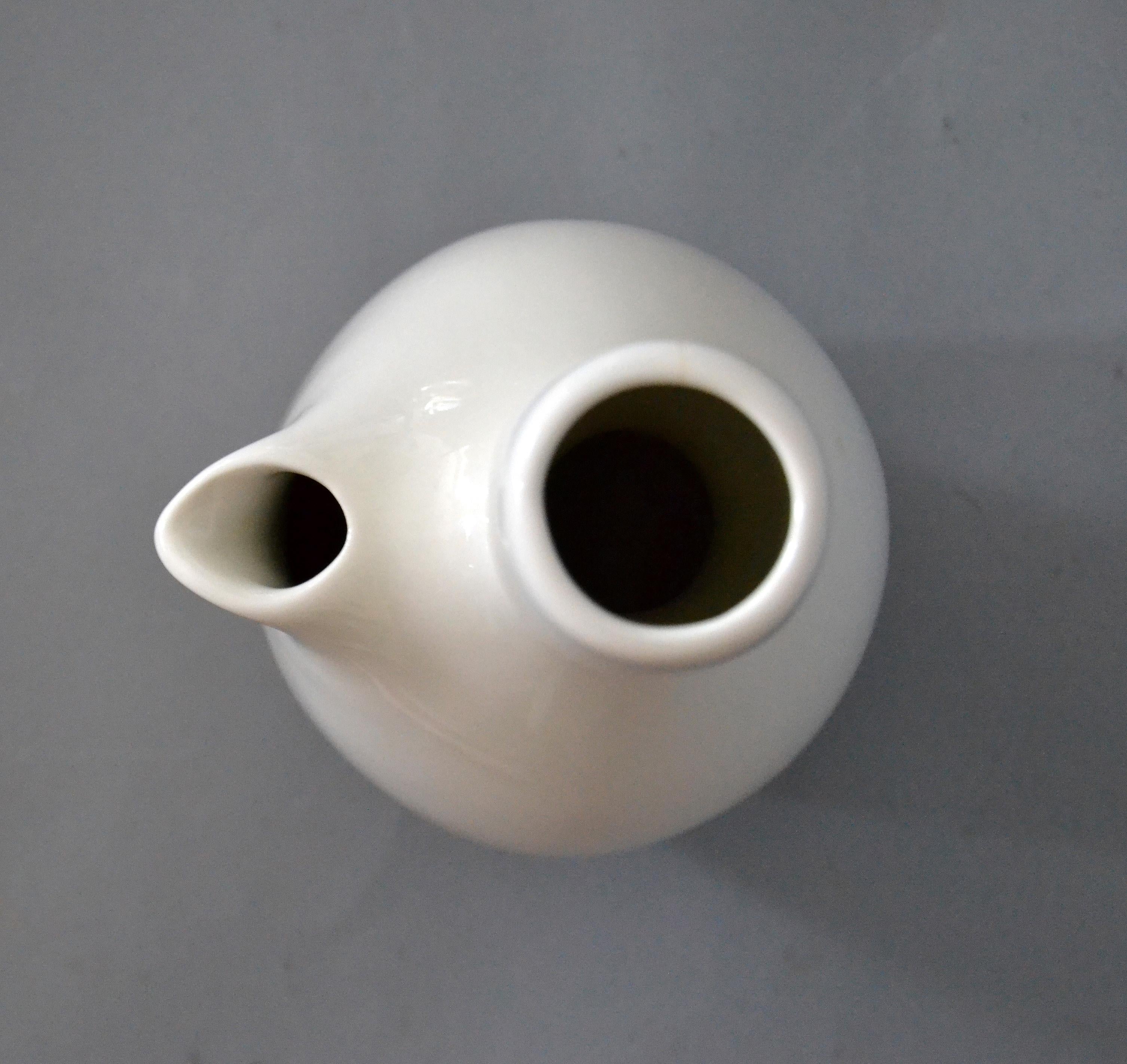 20th Century American Modern Iroquois White Porcelain Carafe Russel Wright for Bauer Pottery