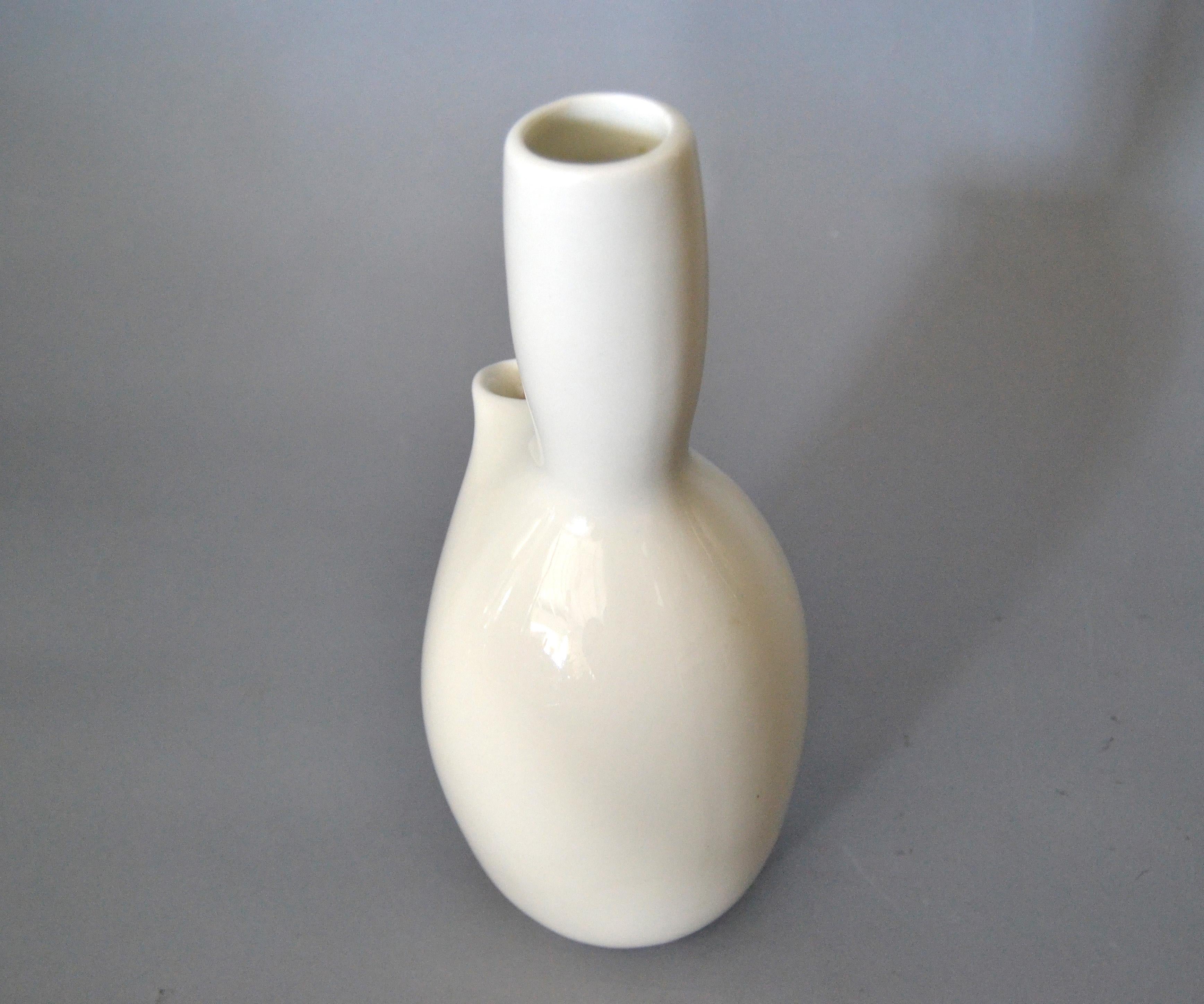 American Modern Iroquois White Porcelain Carafe Russel Wright for Bauer Pottery 2