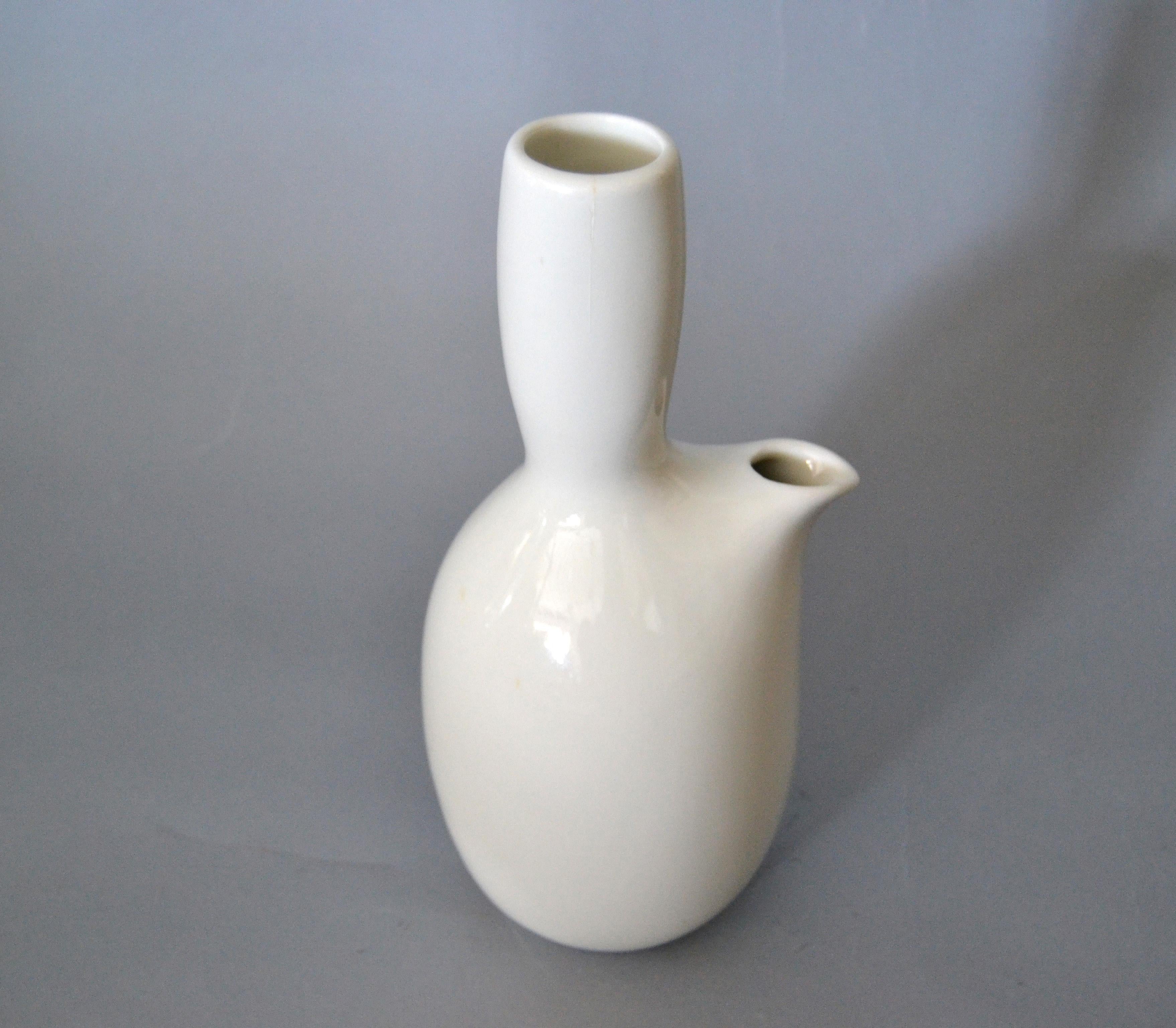 American Modern Iroquois White Porcelain Carafe Russel Wright for Bauer Pottery 3