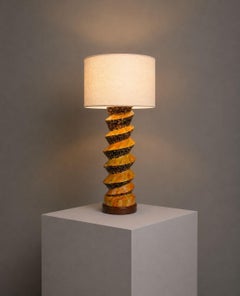 Lampe de table de style « American Modern », grande, en céramique orange et noyer, États-Unis, années 1960