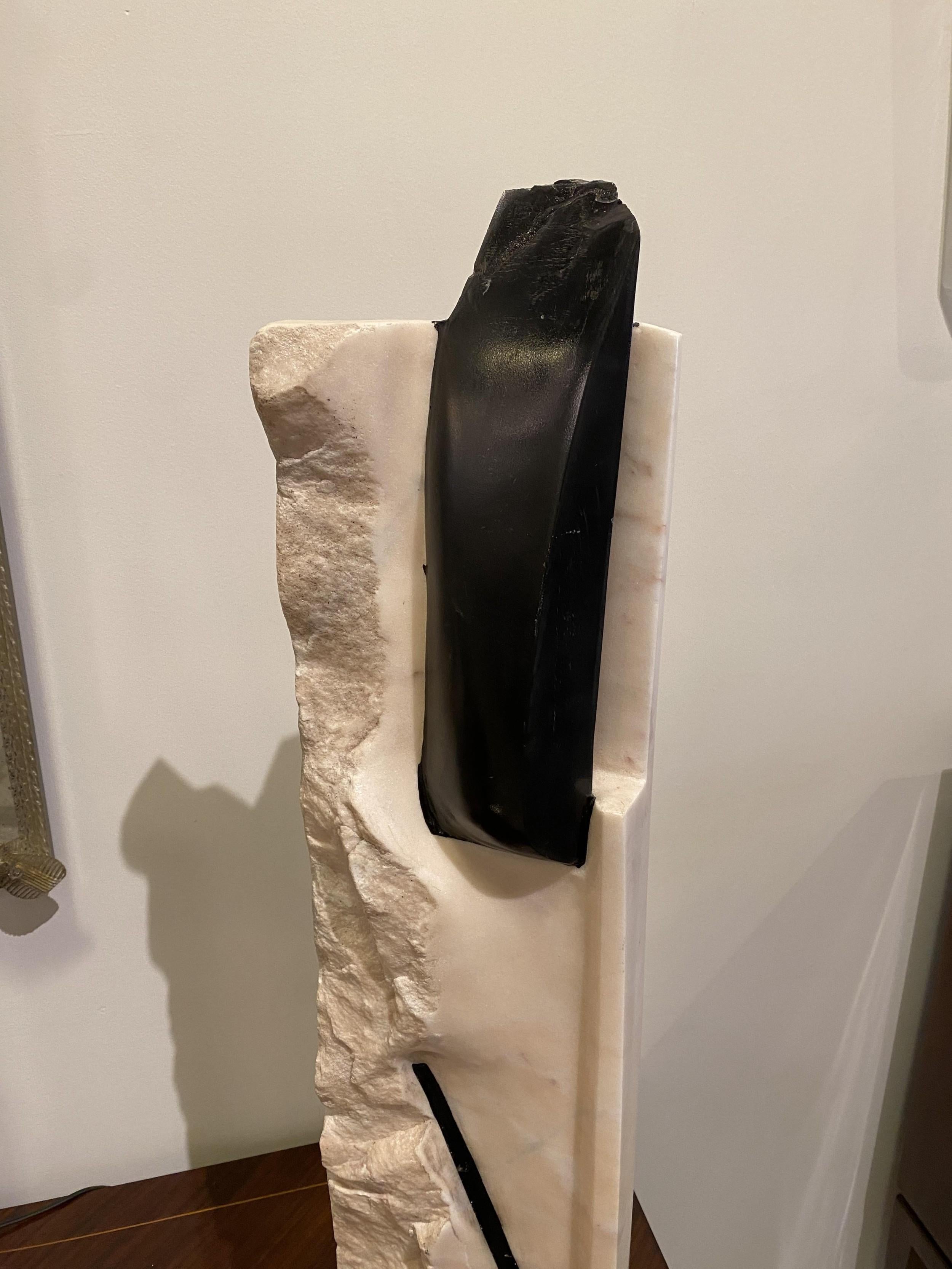 Lucidato Scultura americana moderna in pietra mista in vendita