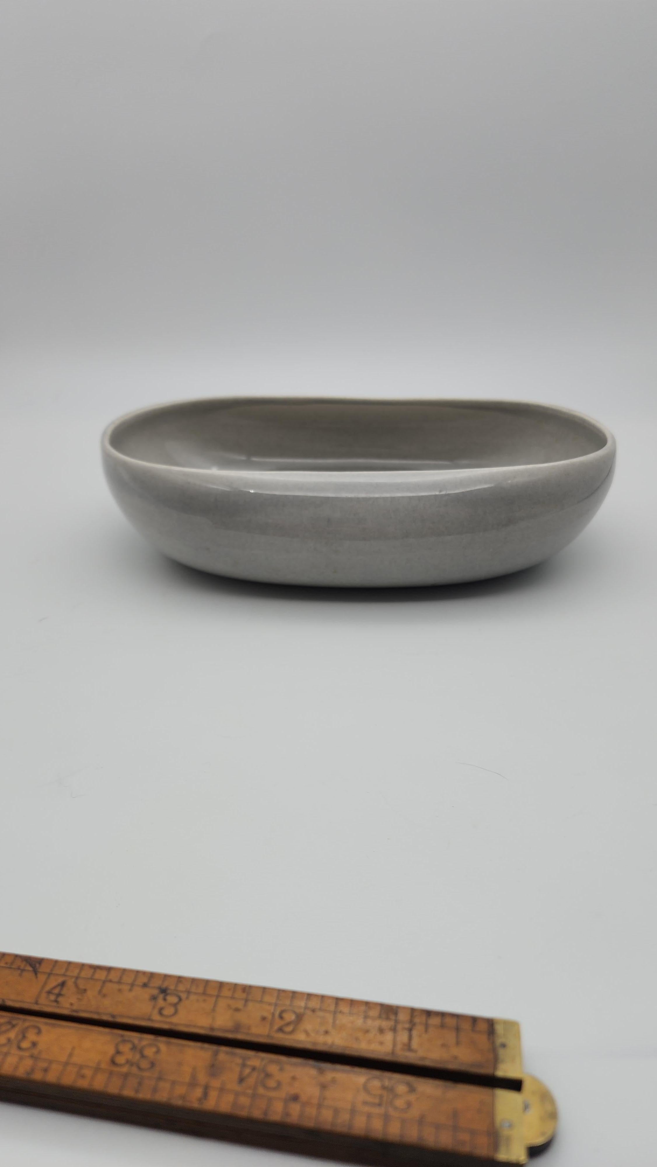 Metà XX secolo Ciotola ovale moderna americana di Russel Wright per Steubenville Pottery in vendita