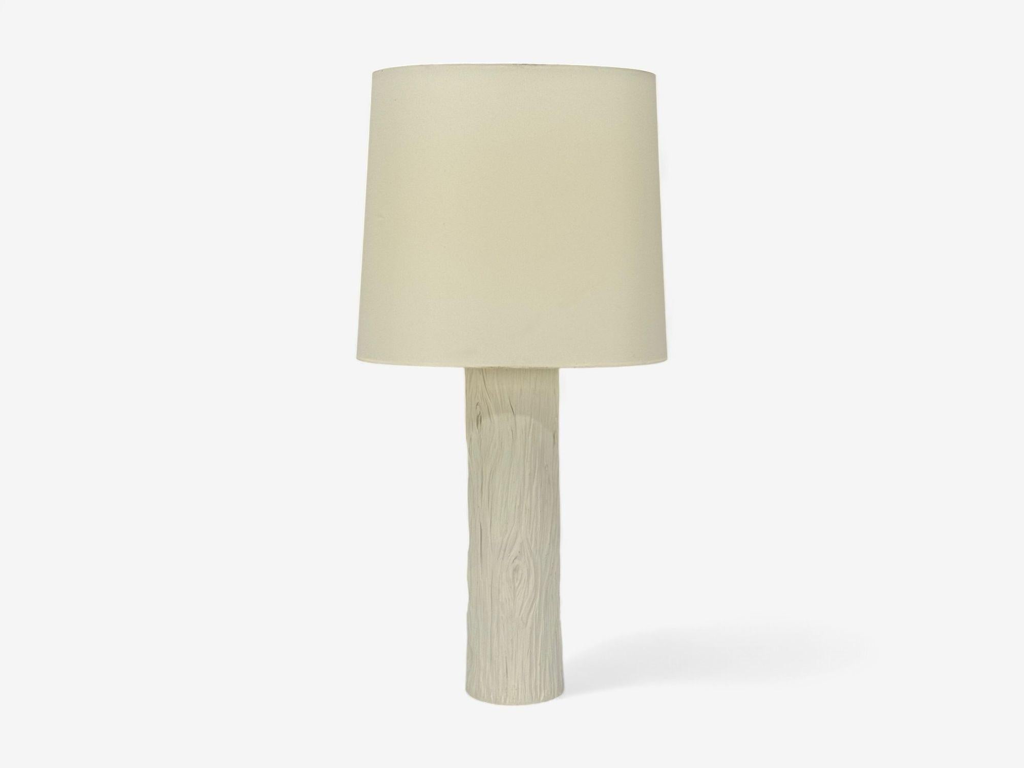 Américain Lampe de table moderne américaine, en plâtre et en faux bois, États-Unis, années 1970 en vente