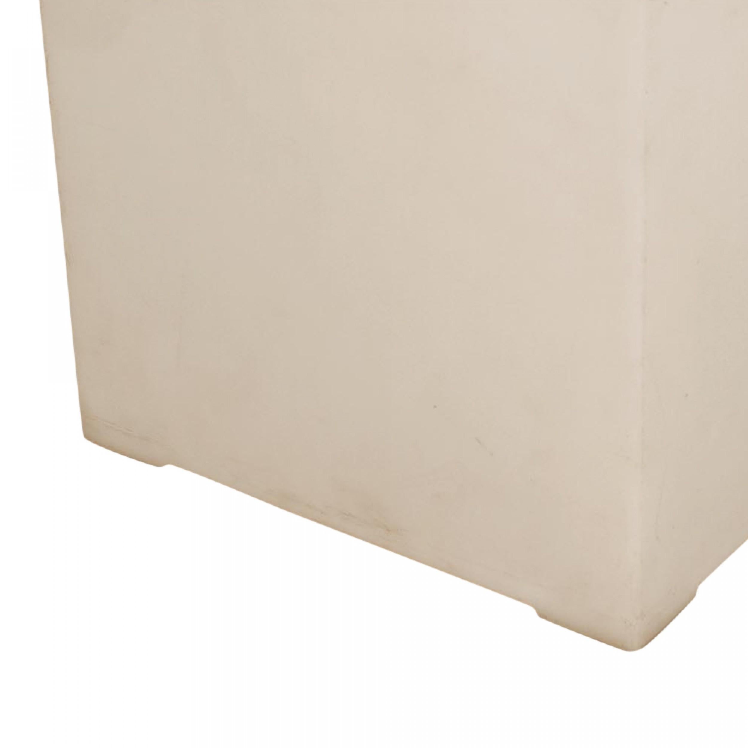 Fait main Tables d'extrémité en plastique cube Lights The Modernity en vente