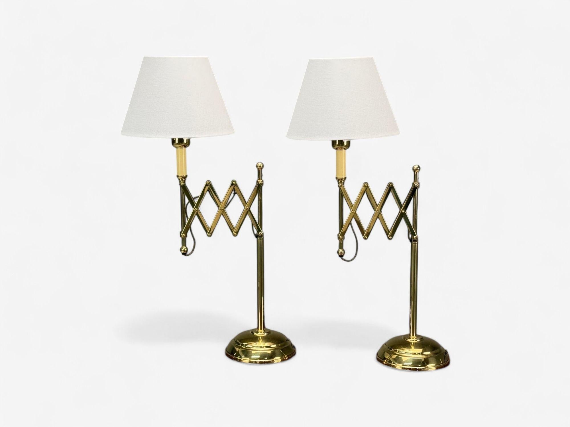 American Mid-Century Modern, Polished Brass, Accordion Table Lamps, USA, 1980s

A pair of retractable table or desk lamps designed and produced in the US in the second half of the 20th century.

Brass; United States c. 1980s

Sold without