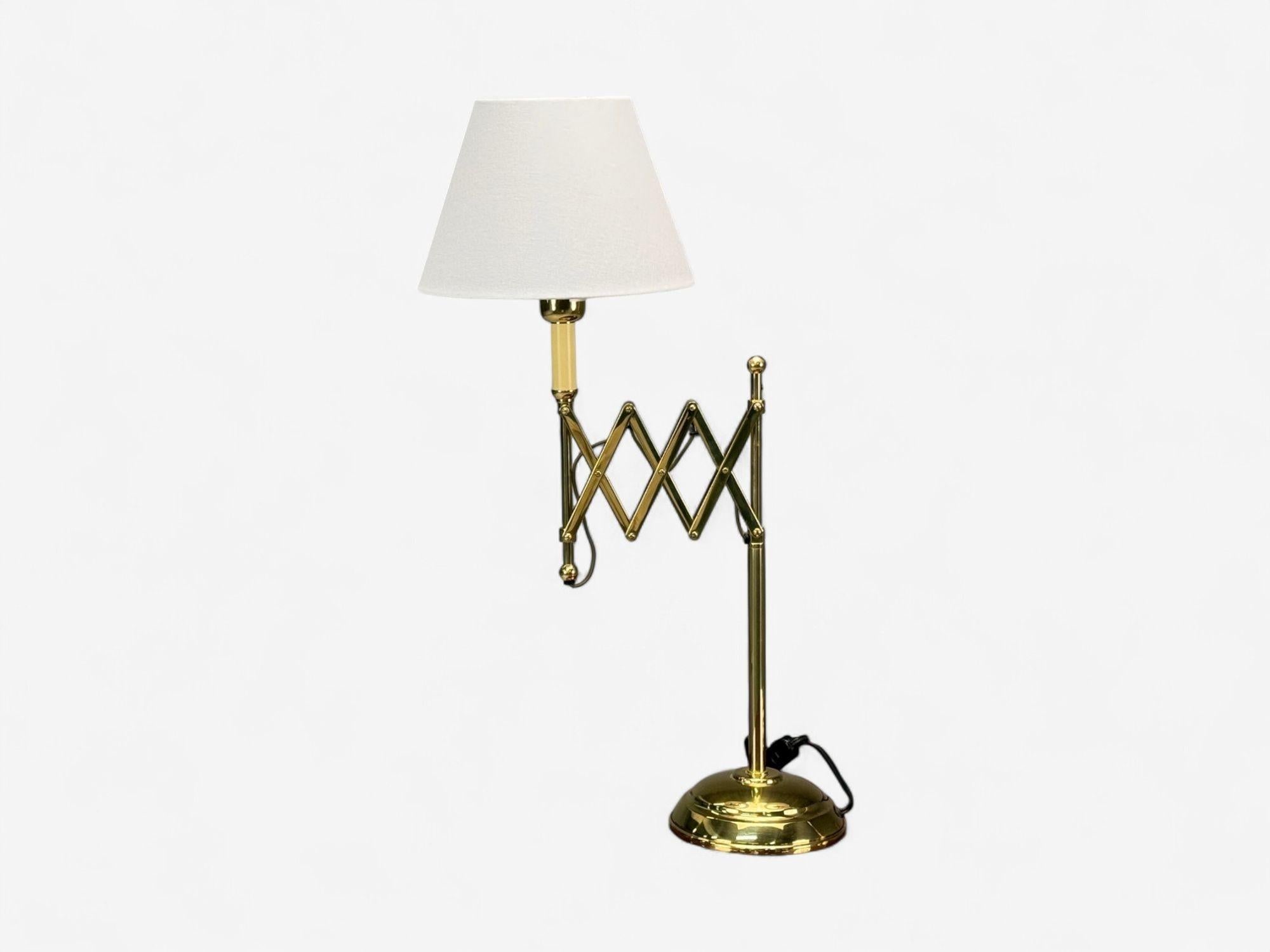American Modern, Polished Brass, Adjustable Table Lamps, USA, 1980s In Good Condition For Sale In Manhasset, NY