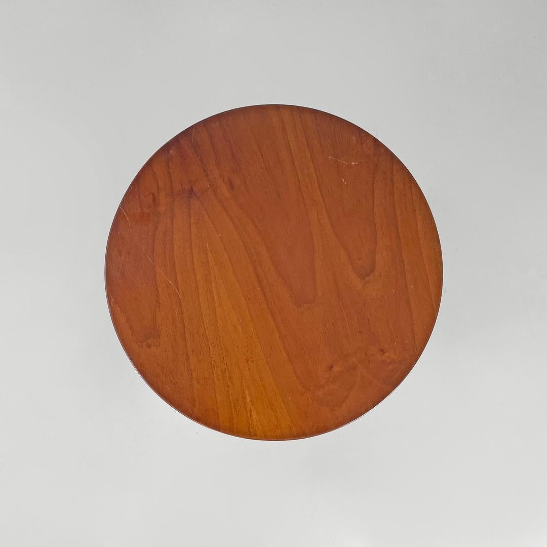 Tables basses modernes américaines à plateau rond en bois par Warren Platner pour Knoll, années 1970
Paire de tables rondes avec plateau en bois. La structure est constituée de fines barres de métal chromé, soudées à une tige métallique horizontale