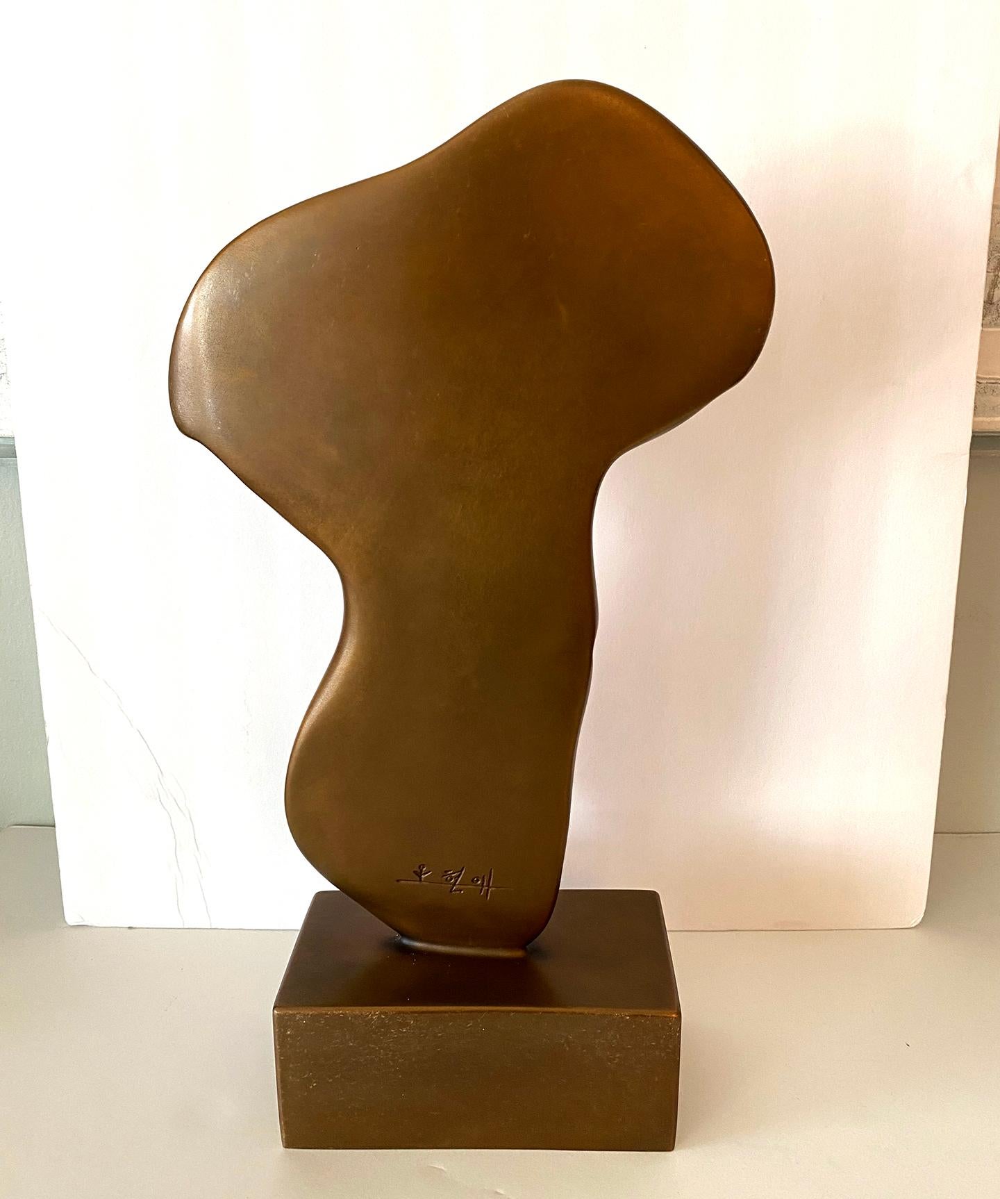 An abstract figural sculpture of a torso by Korean born artist Hyunae Kang.
The twisting torso rests upon a square plinth, all in bronze. Sculpture is signed on revers of base.