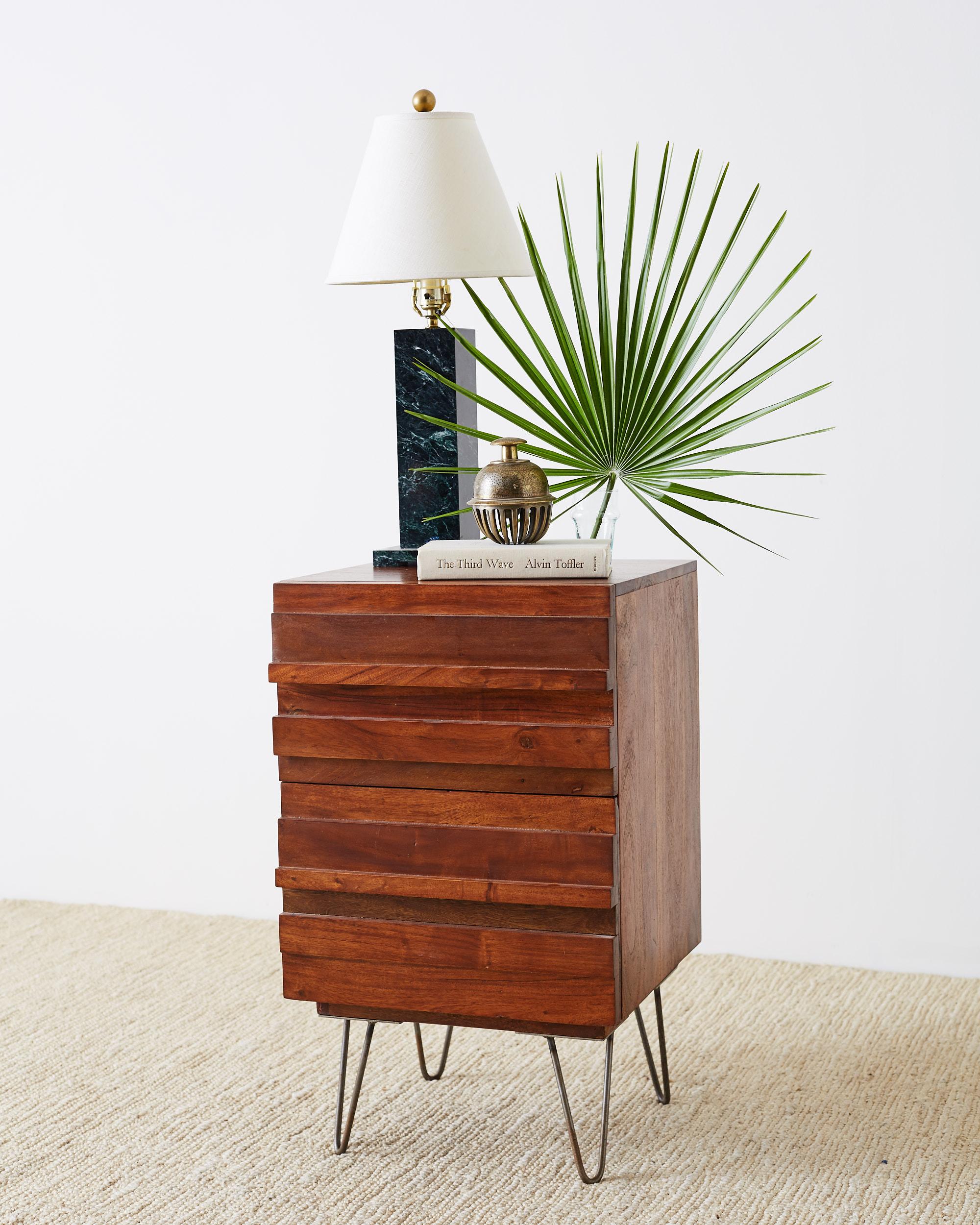 American Modern Style Mahogany Nightstands on Hairpin Legs In Good Condition In Rio Vista, CA