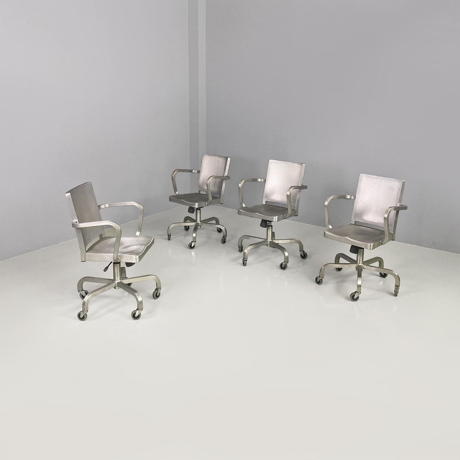 American modern swivel chairs Hudson brushed aluminum by Starck for Emeco, 2000
Set of four chairs mod. Hudson entirely in brushed aluminum. The backrest and seat are slightly shaped, it has two curved armrests. Extending from the central stem are