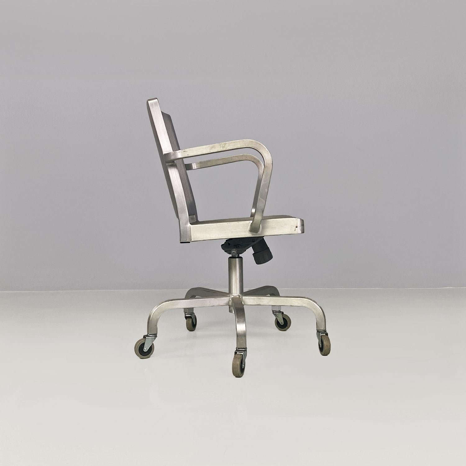 Contemporary American modern swivel brushed aluminum Hudson chairs by Starck for Emeco, 2000s For Sale