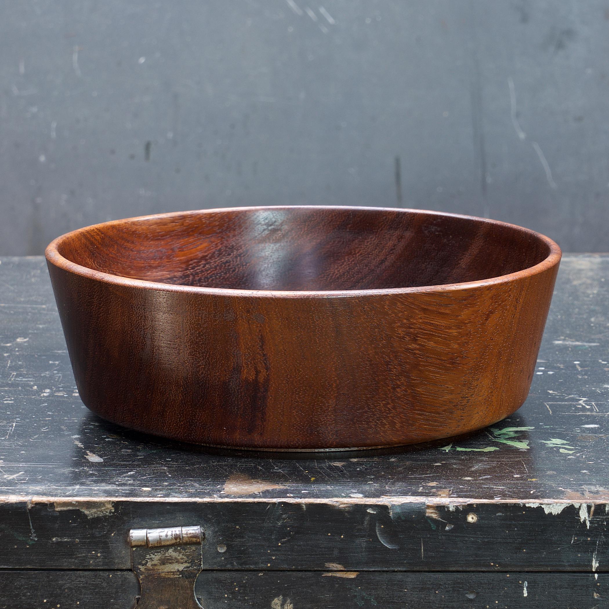 American Modern Turned Mahogany Wood Fruit Centerpiece Bowl  For Sale 1