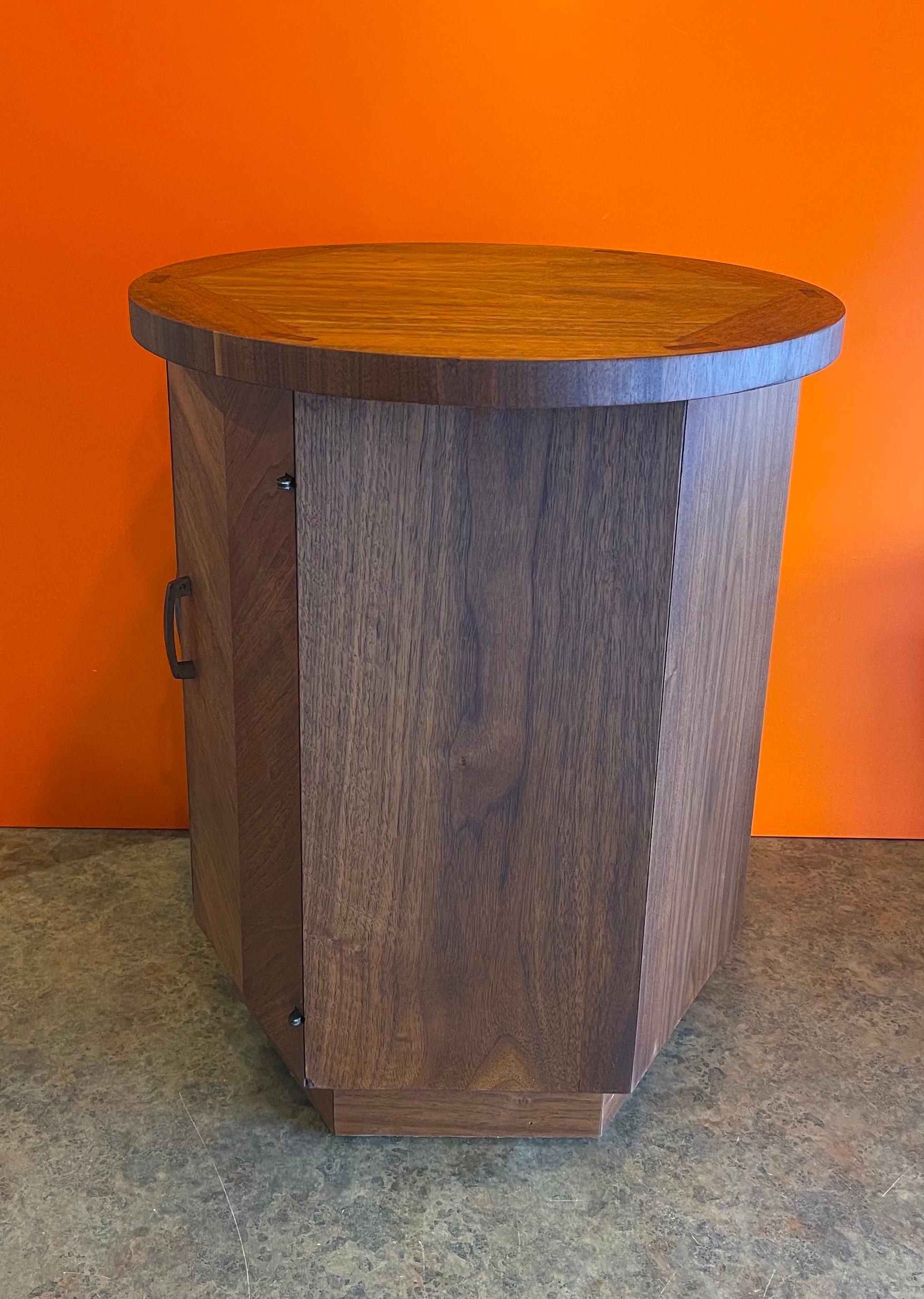 20th Century American Modern Walnut Side Table / Cabinet 