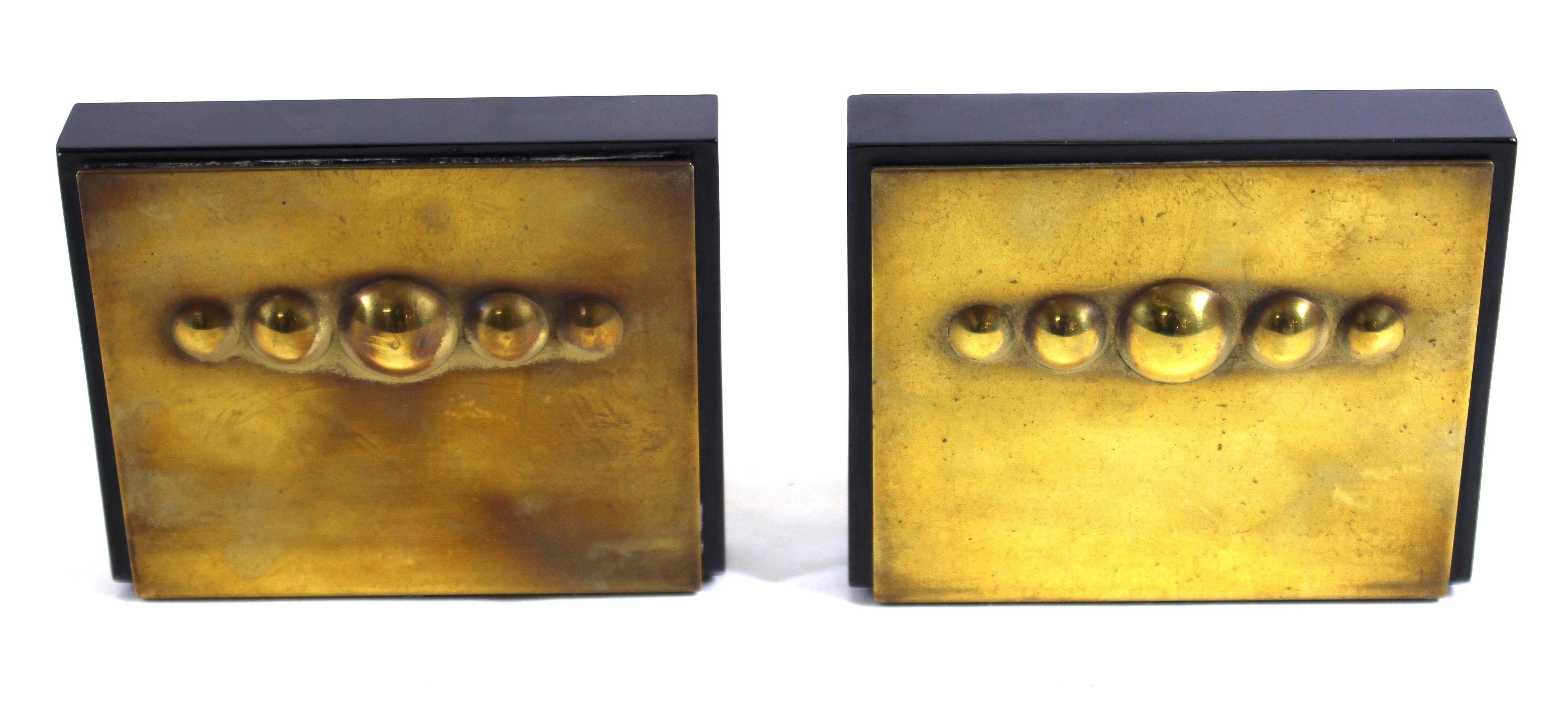 American Modernist period pair of bookends made in solid Bakelite with decorative brass front plates. The pair was made during the 1940s and is in great vintage condition with age-appropriate wear and use.